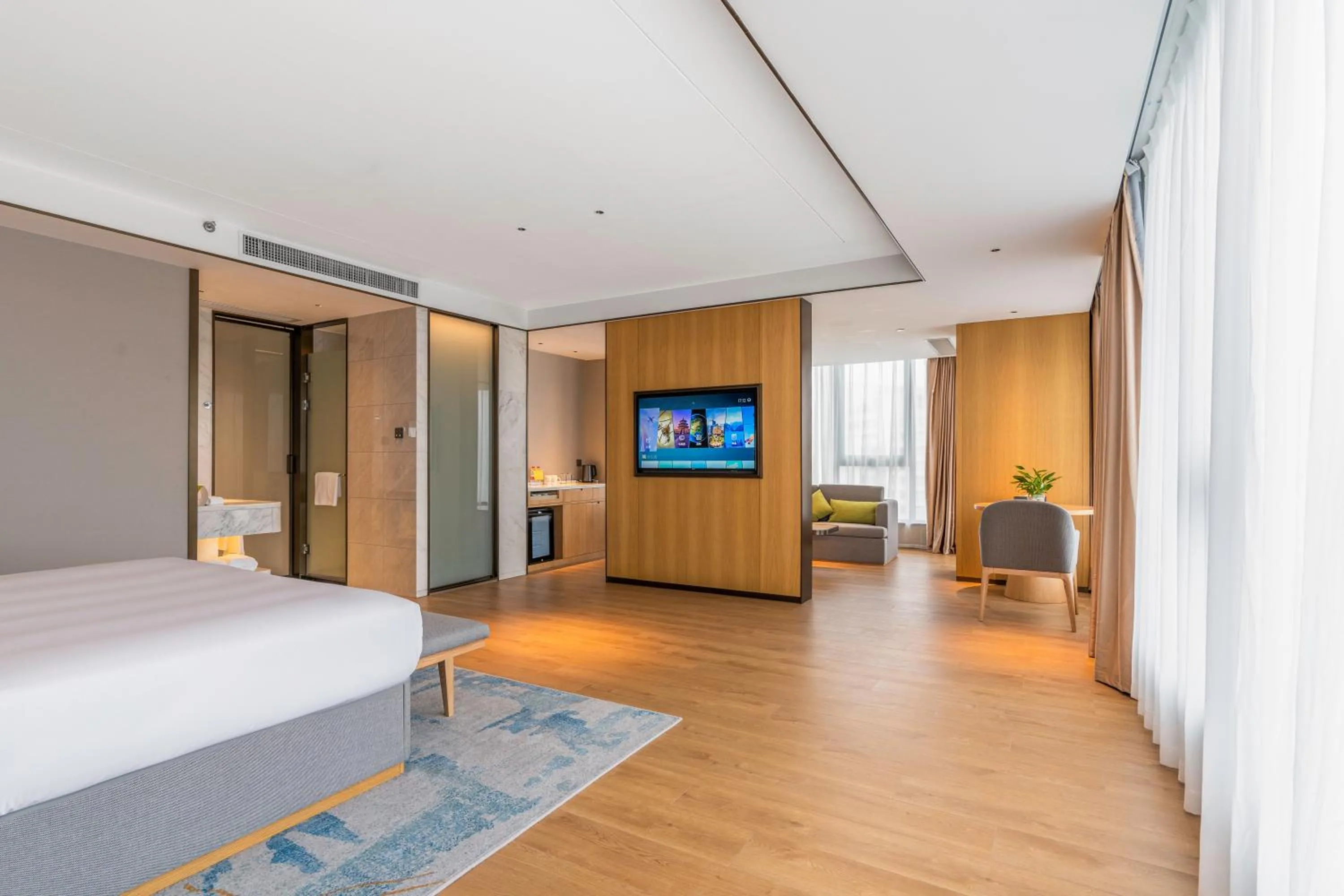 TV and multimedia in Holiday Inn One Thousand Island Lake by IHG