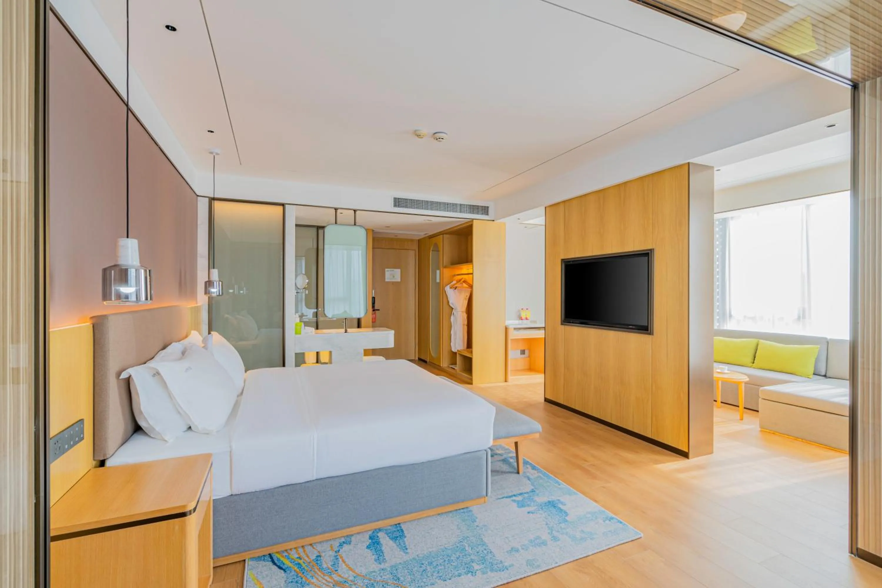 Photo of the whole room in Holiday Inn One Thousand Island Lake by IHG