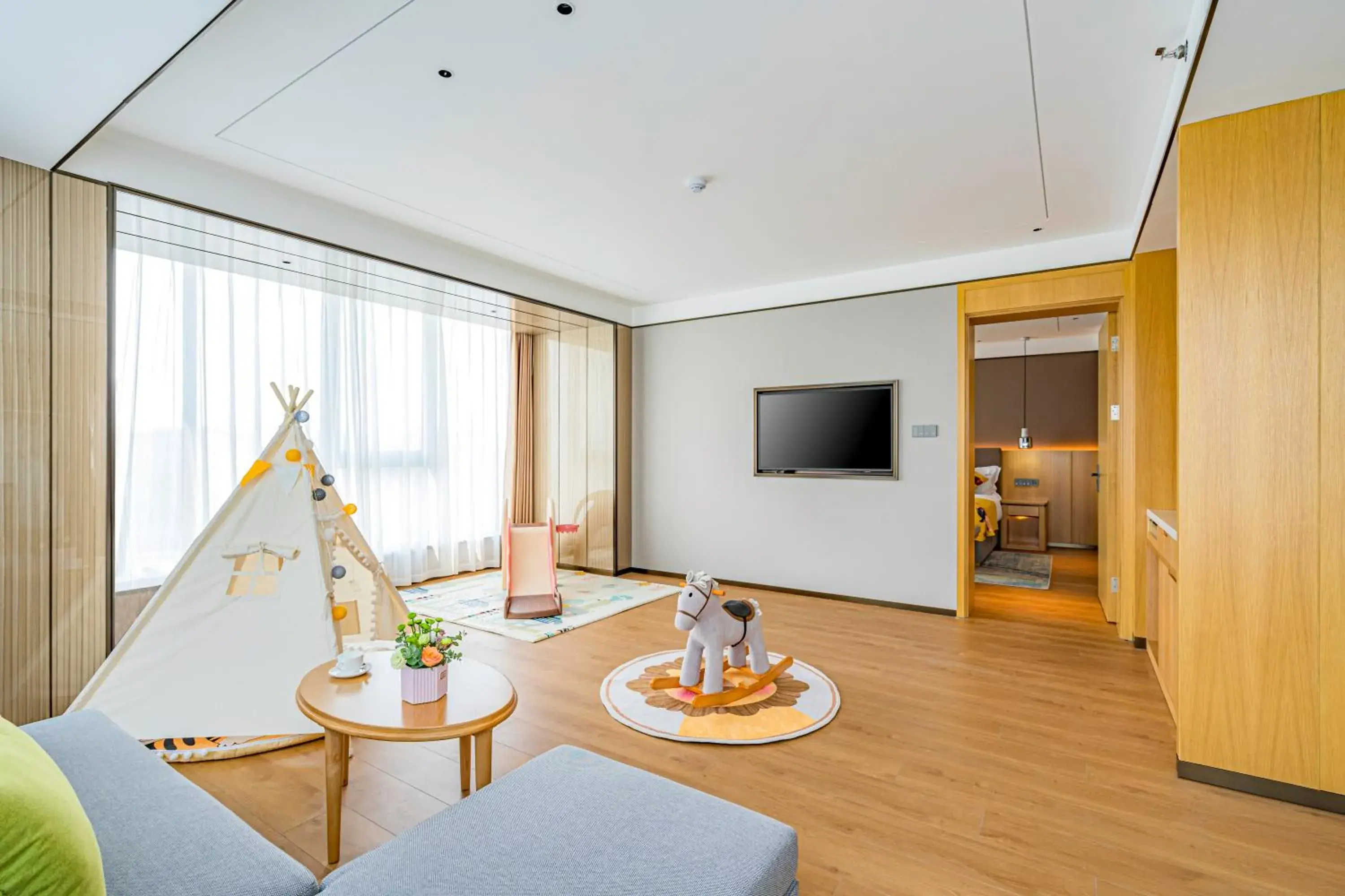 One-Bedroom King Suite with Lake View in Holiday Inn One Thousand Island Lake by IHG One-Bedroom King Suite with Lake View in Holiday Inn One Thousand Island Lake by IHG