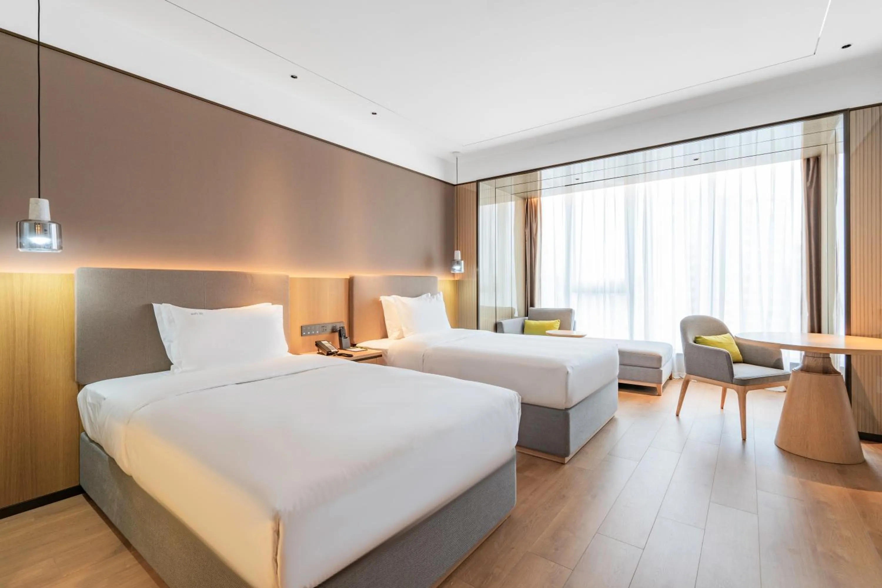 Photo of the whole room in Holiday Inn One Thousand Island Lake by IHG