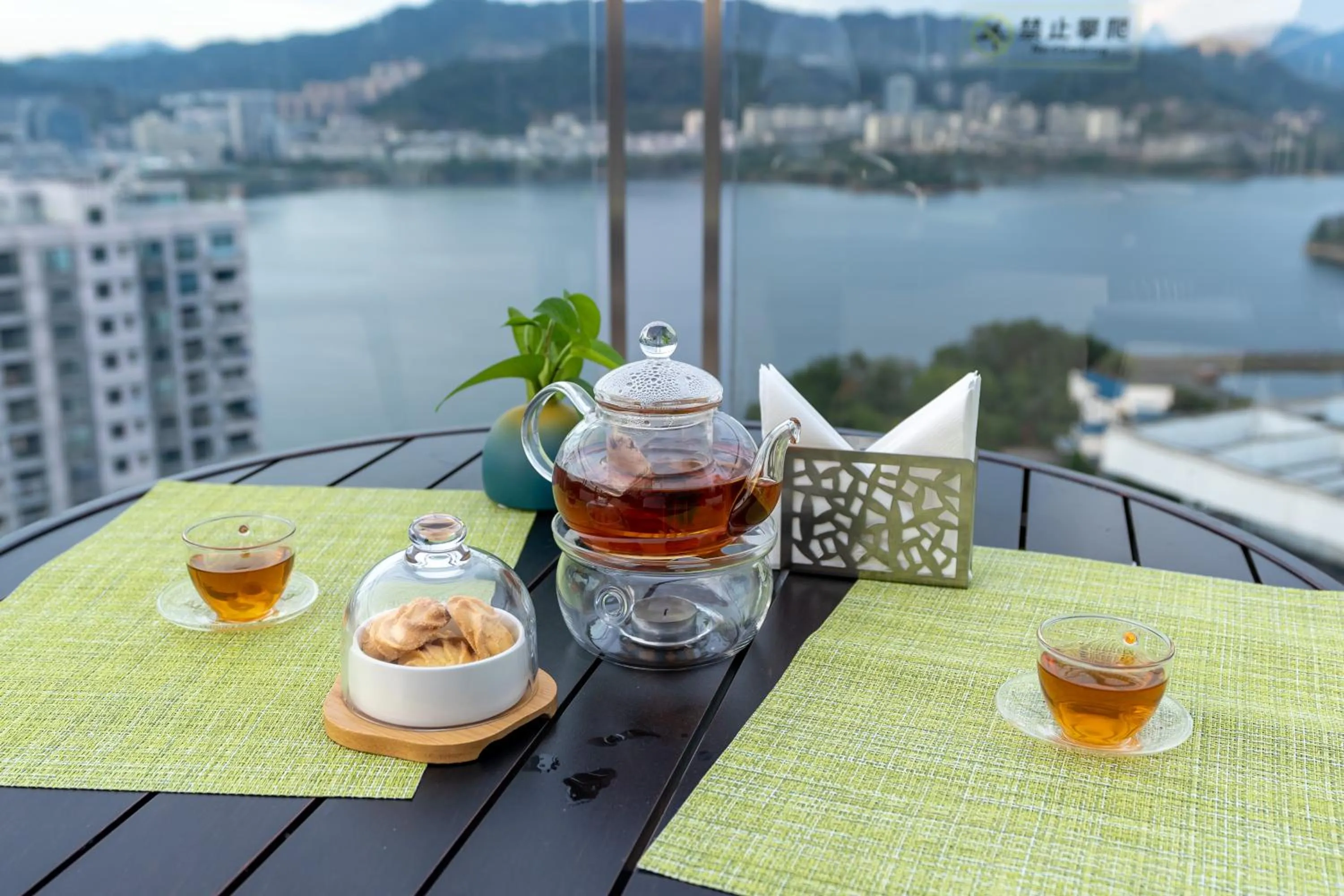 Balcony/Terrace in Holiday Inn One Thousand Island Lake by IHG