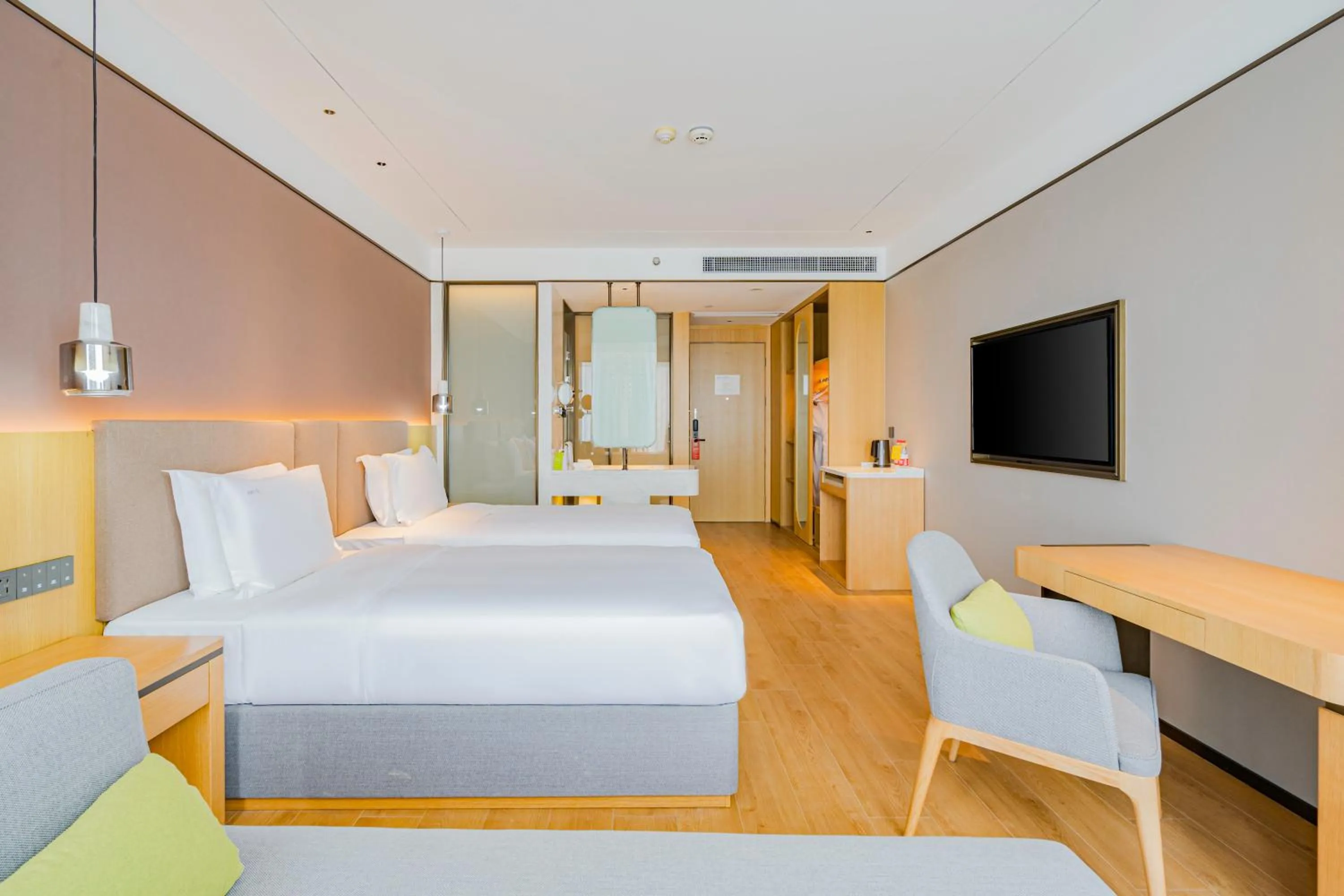 Bed in Holiday Inn One Thousand Island Lake by IHG