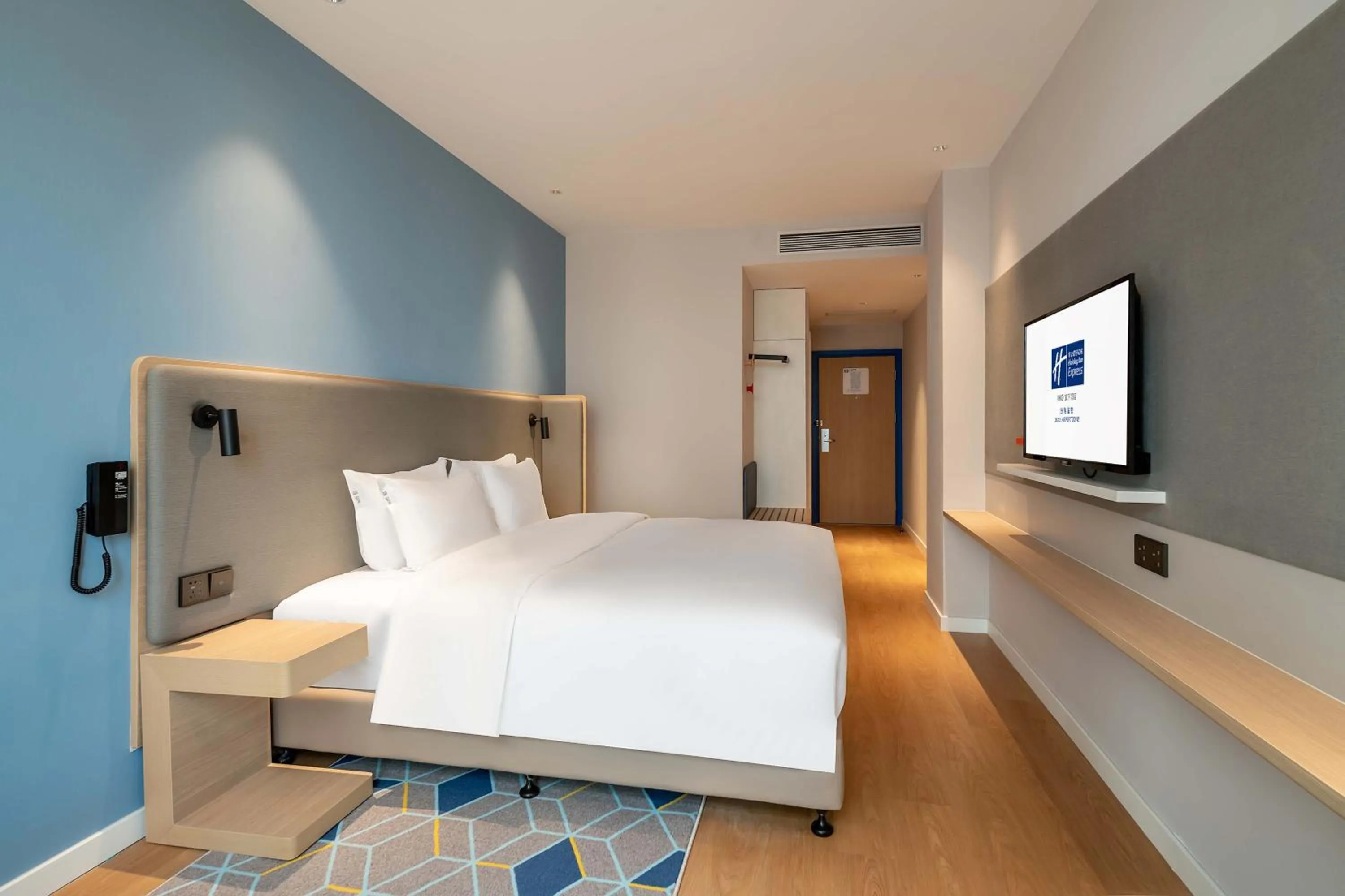 Bed in Holiday Inn Express Jinan Airport Zone by IHG