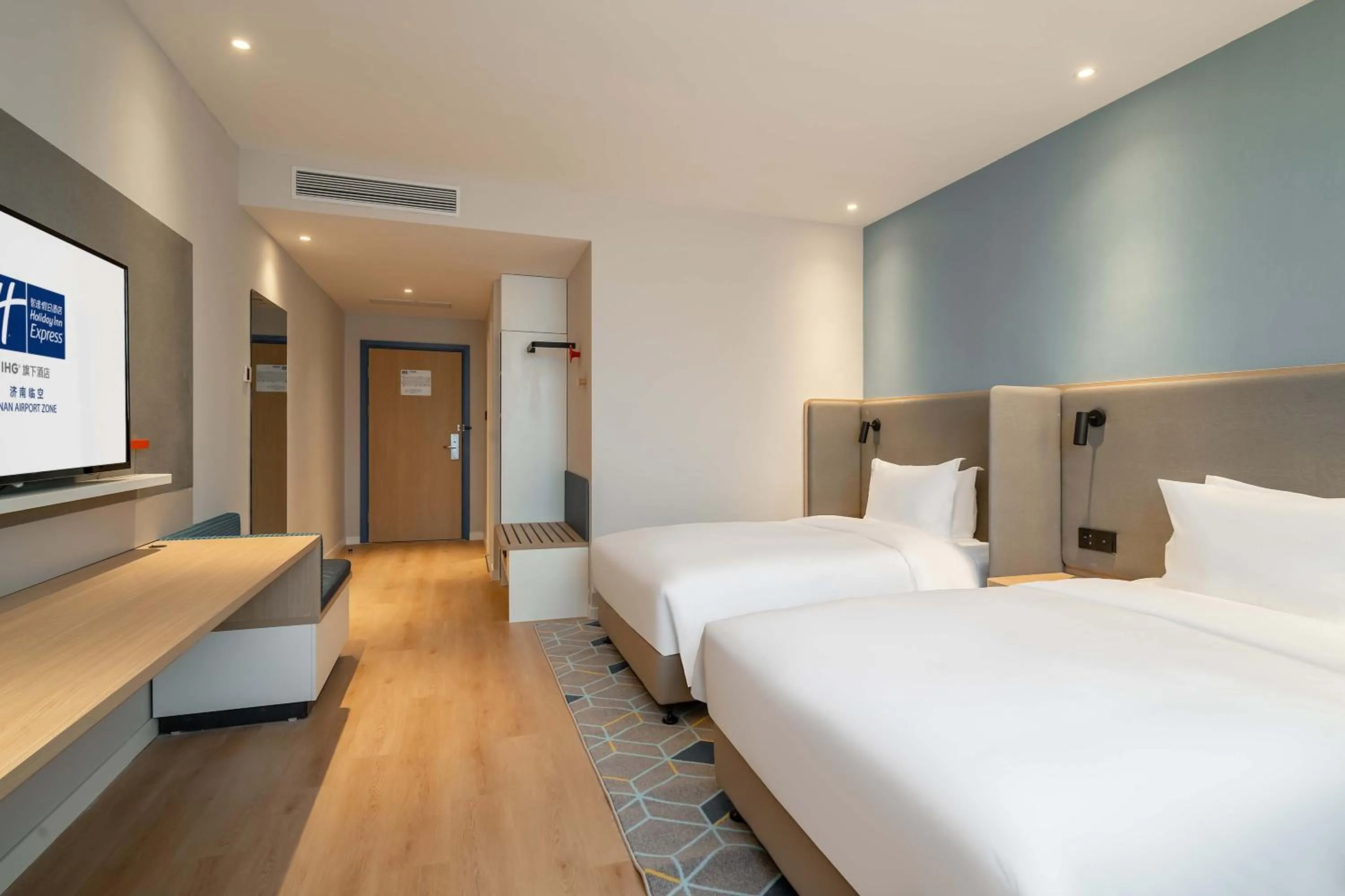Bed in Holiday Inn Express Jinan Airport Zone by IHG