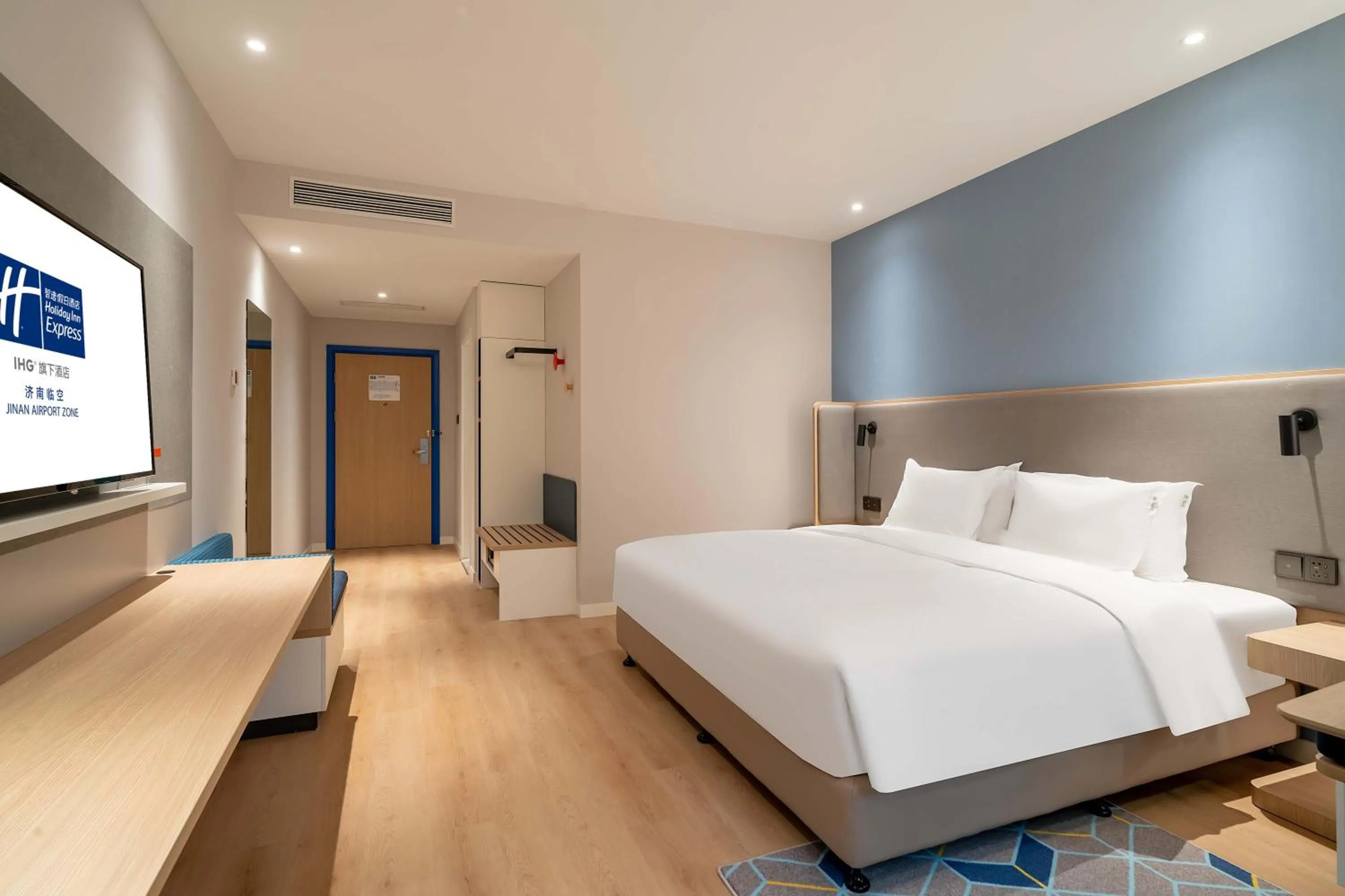 Bed in Holiday Inn Express Jinan Airport Zone by IHG