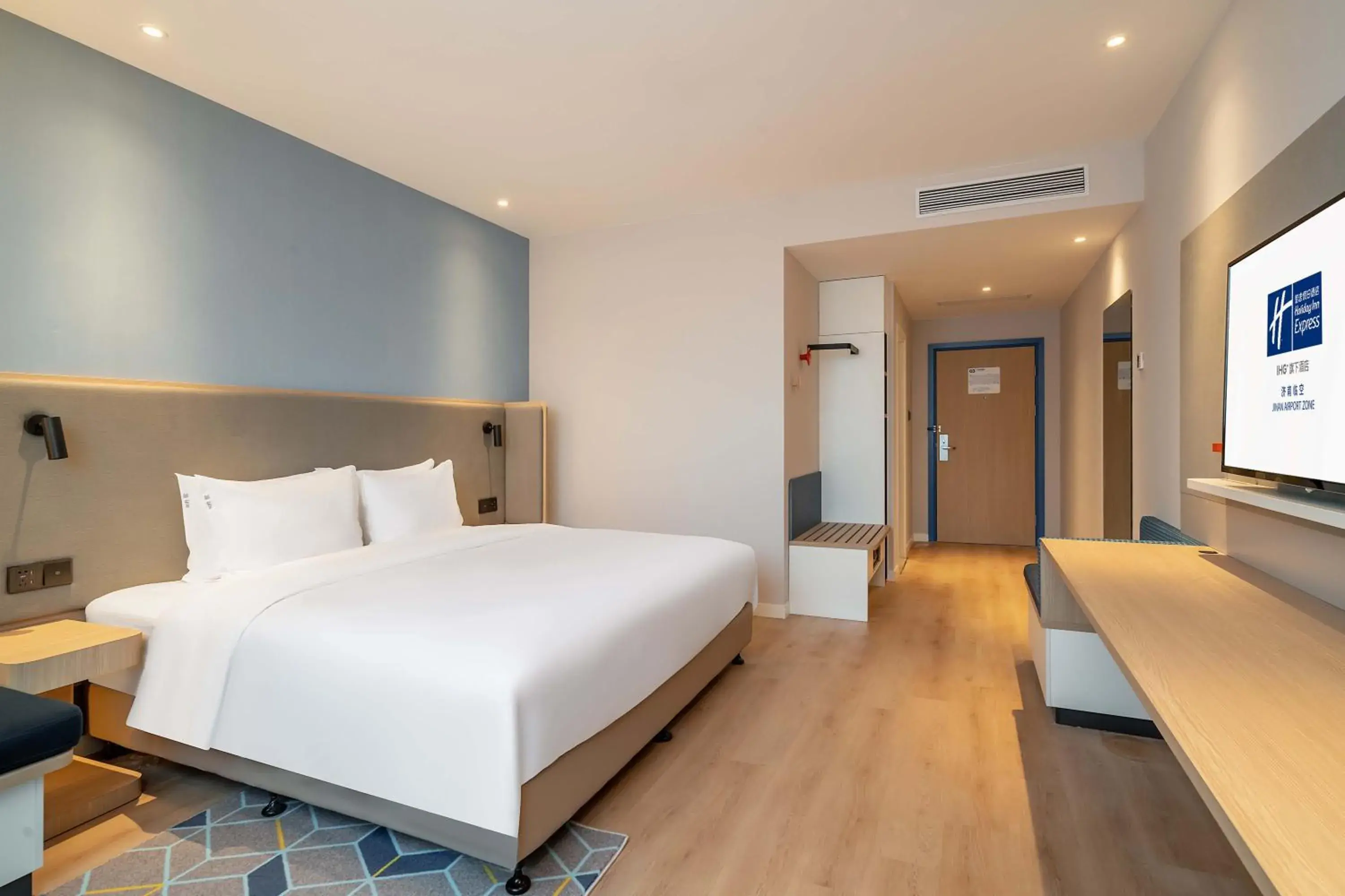 Standard King Room with Extra Floor Space in Holiday Inn Express Jinan Airport Zone by IHG Standard King Room with Extra Floor Space in Holiday Inn Express Jinan Airport Zone by IHG