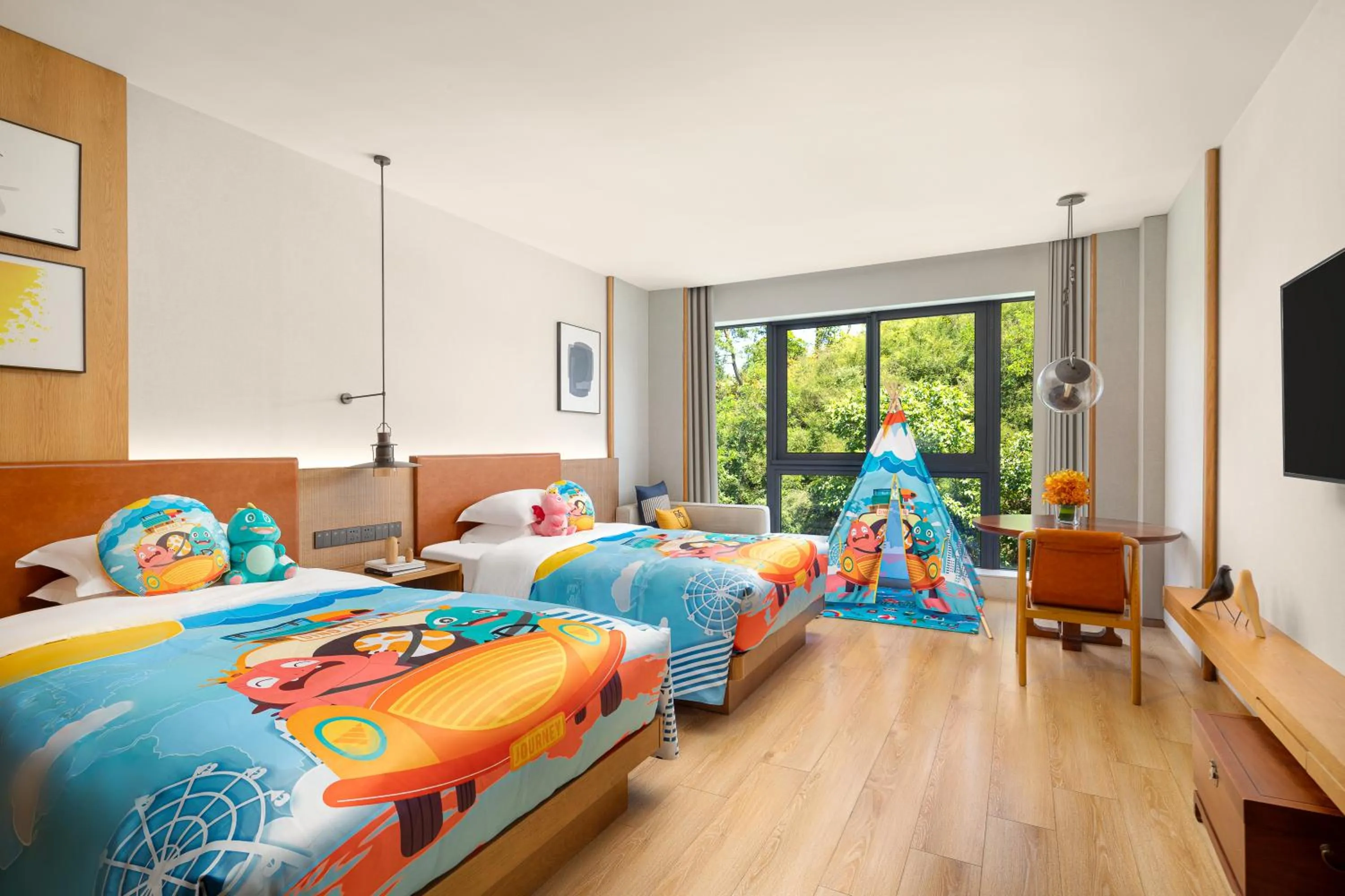 Photo of the whole room, Bed in voco Thousand Island Lake by IHG