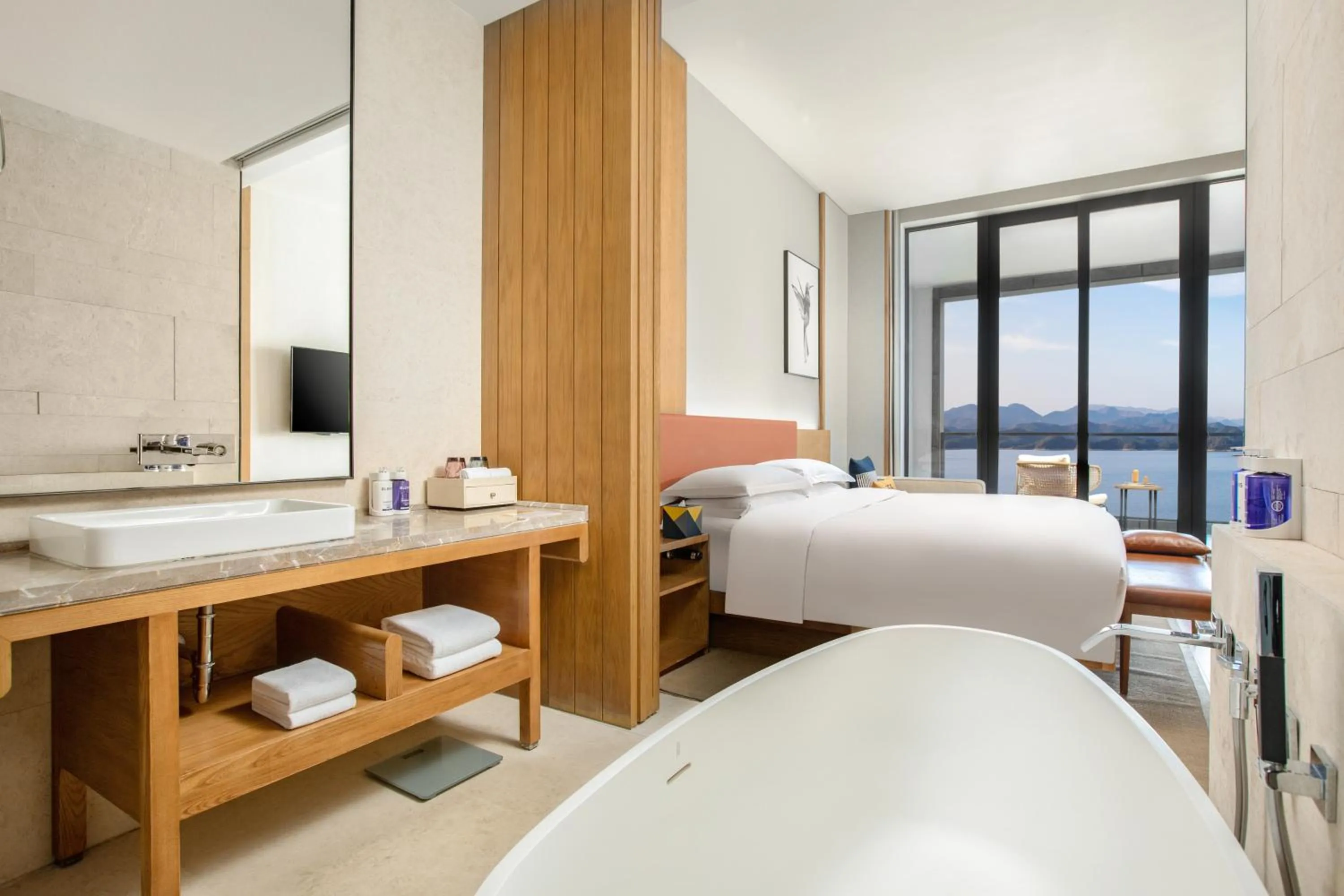 Photo of the whole room, Bed in voco Thousand Island Lake by IHG