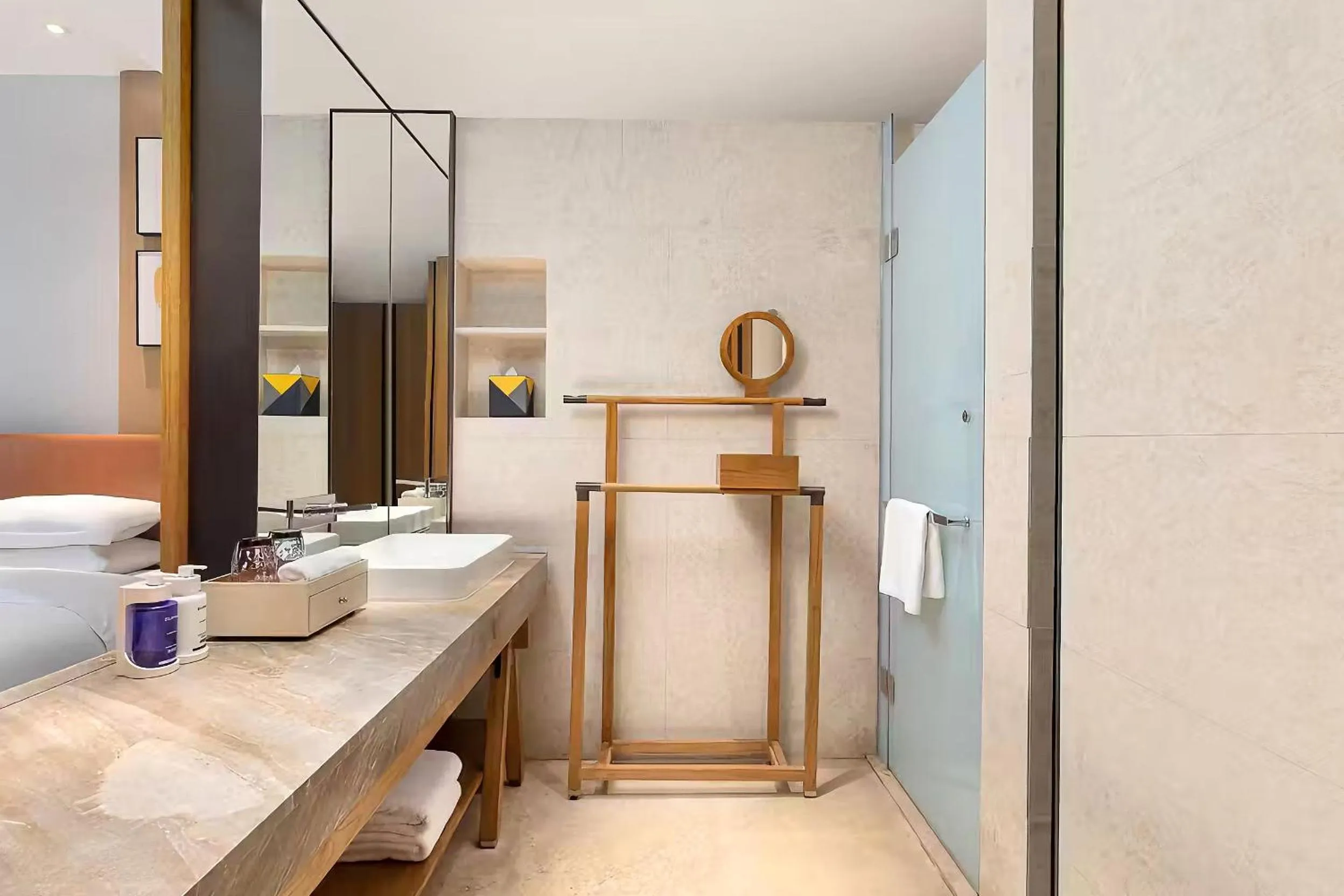 Toilet, Bed in voco Thousand Island Lake by IHG