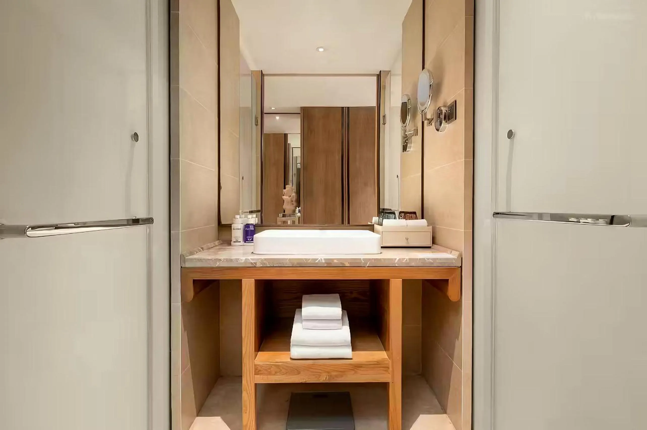 Toilet in voco Thousand Island Lake by IHG