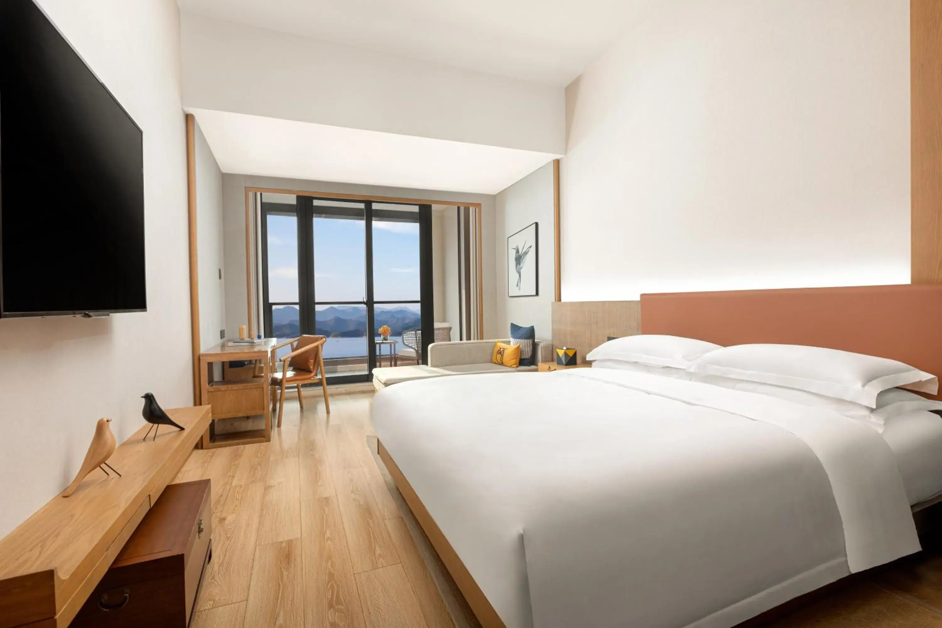 Premium King Room with Lake View in voco Thousand Island Lake by IHG Premium King Room with Lake View in voco Thousand Island Lake by IHG