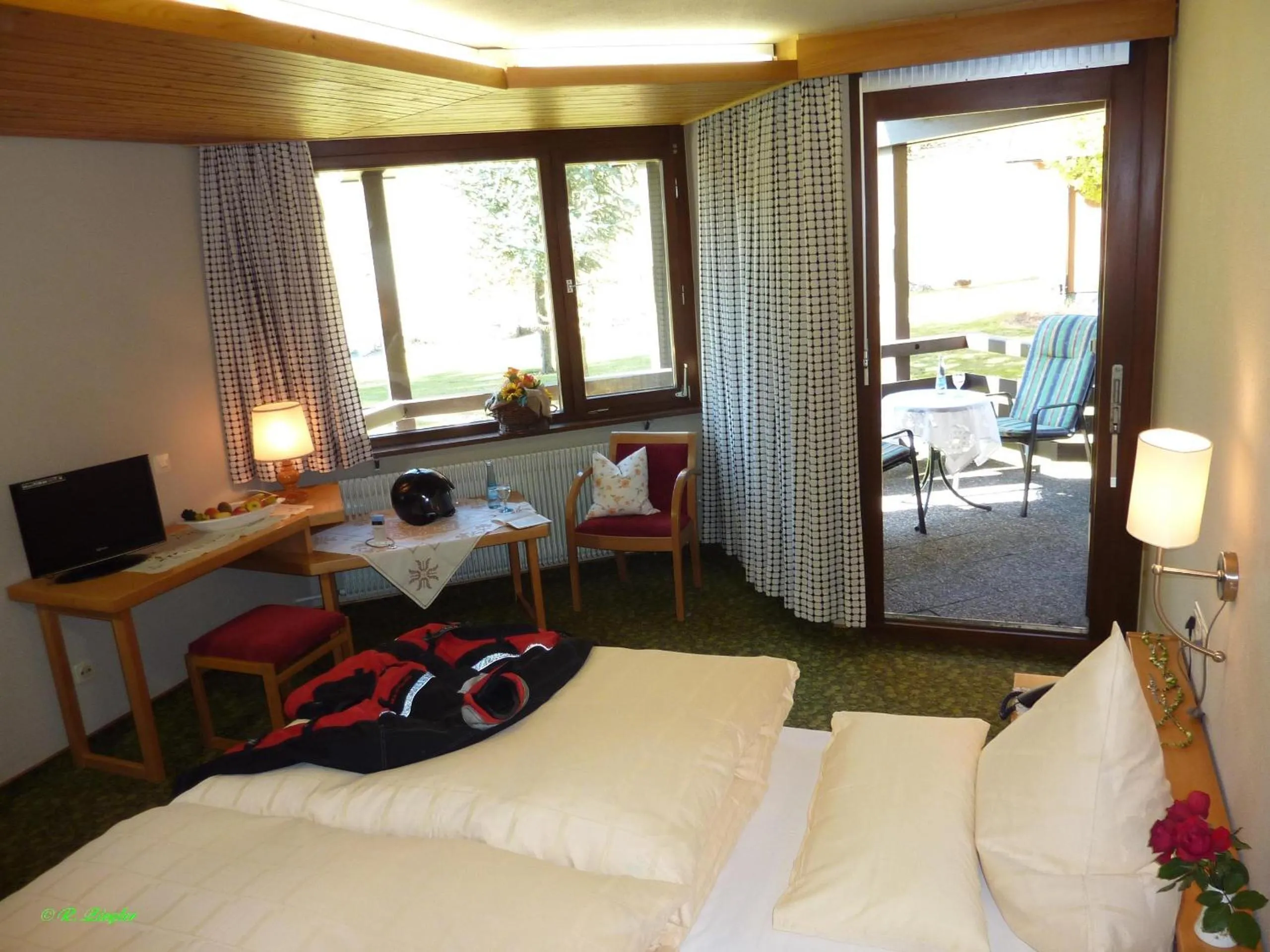 Photo of the whole room, Bed in Hotel Lawine