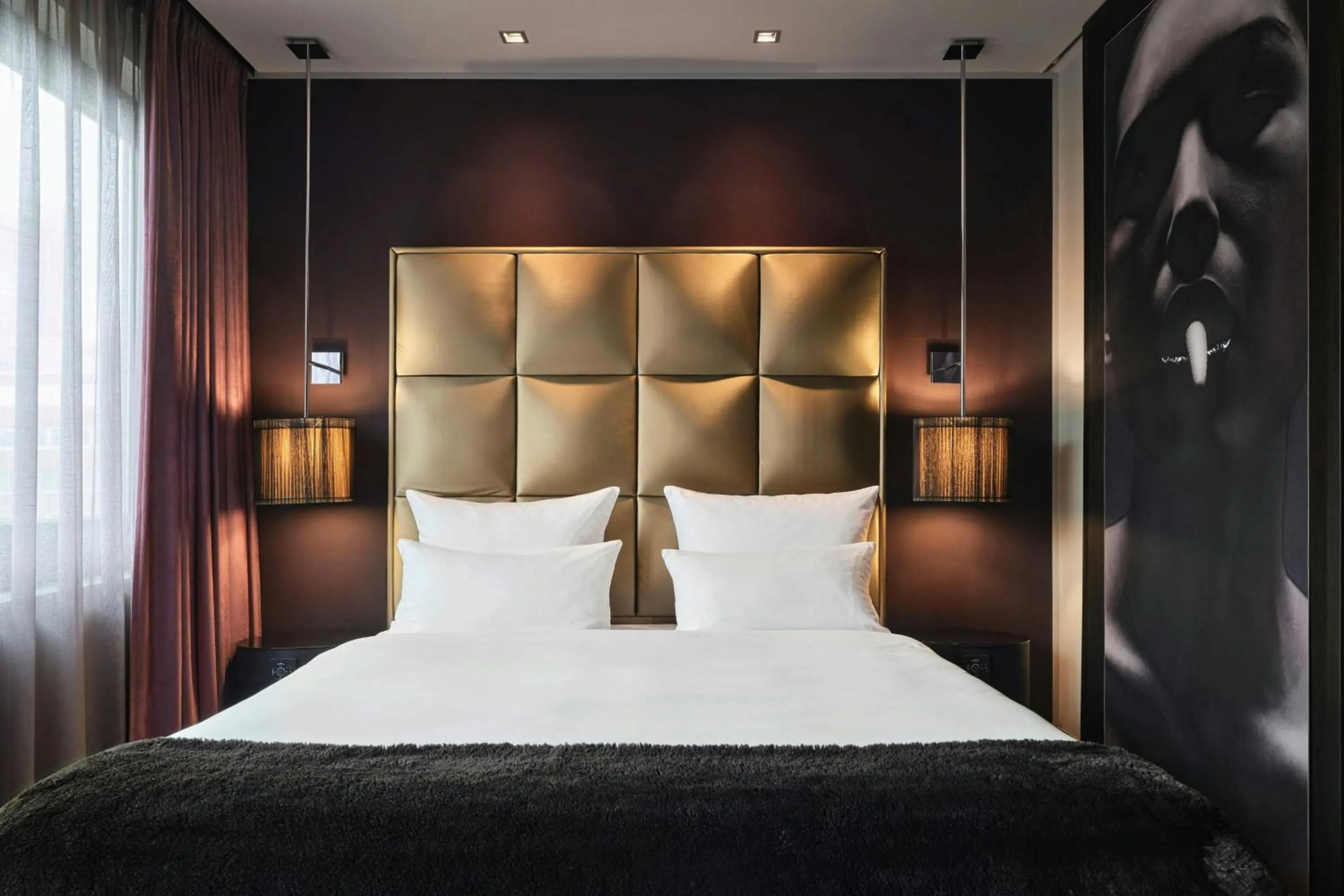 Photo of the whole room, Bed in Roomers Frankfurt Central, Autograph Collection