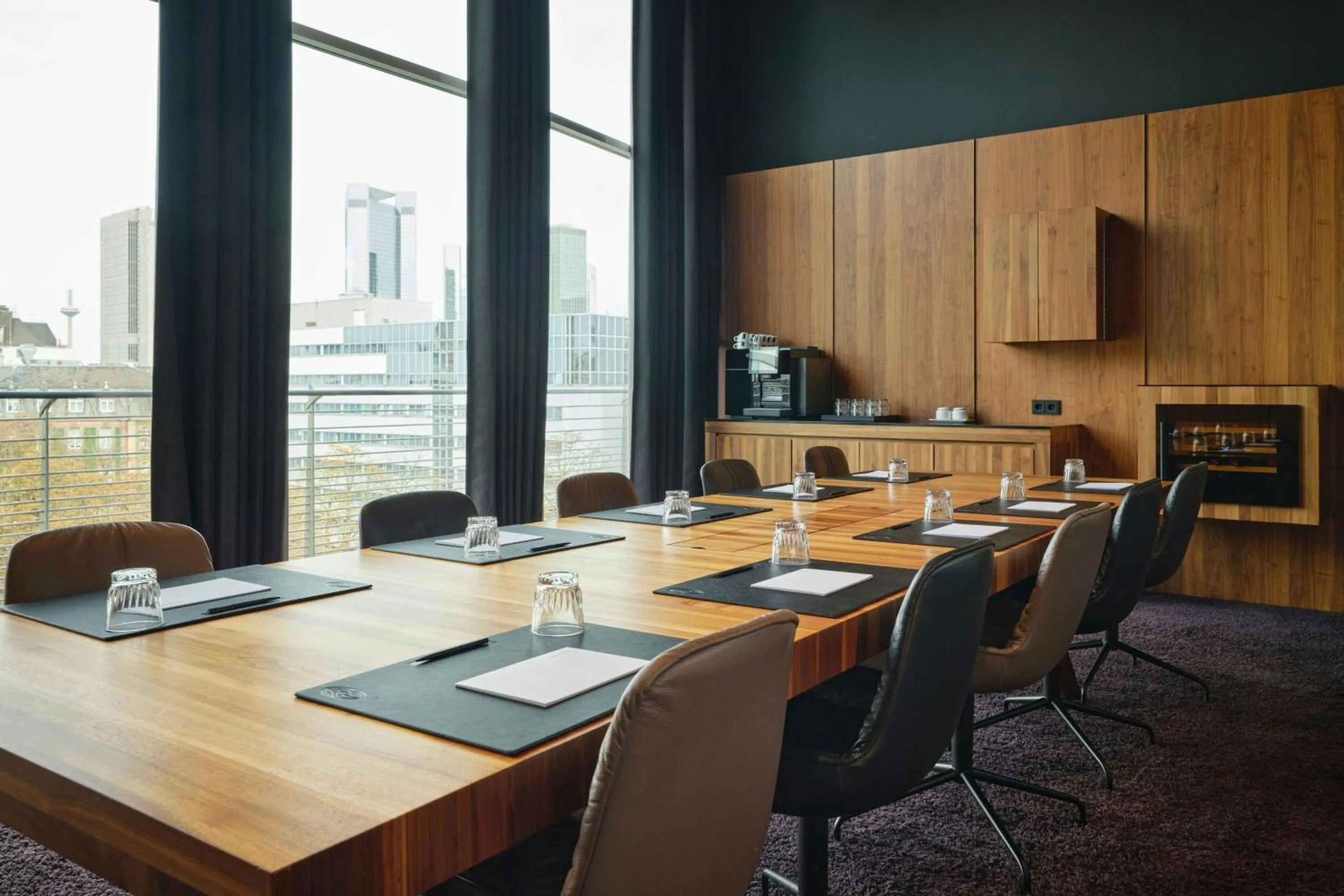 Meeting/conference room in Roomers Frankfurt Central, Autograph Collection
