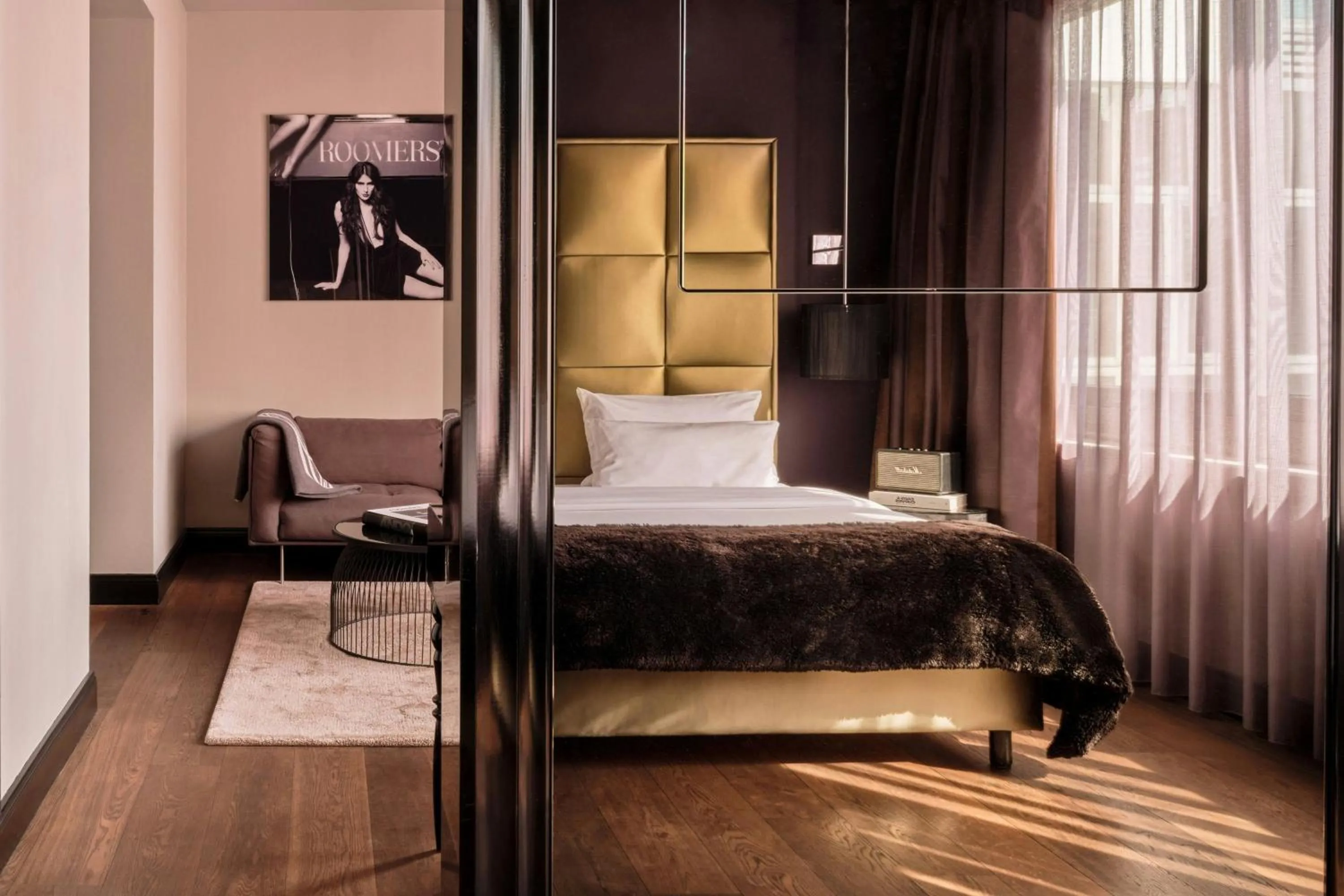 Photo of the whole room, Bed in Roomers Frankfurt Central, Autograph Collection