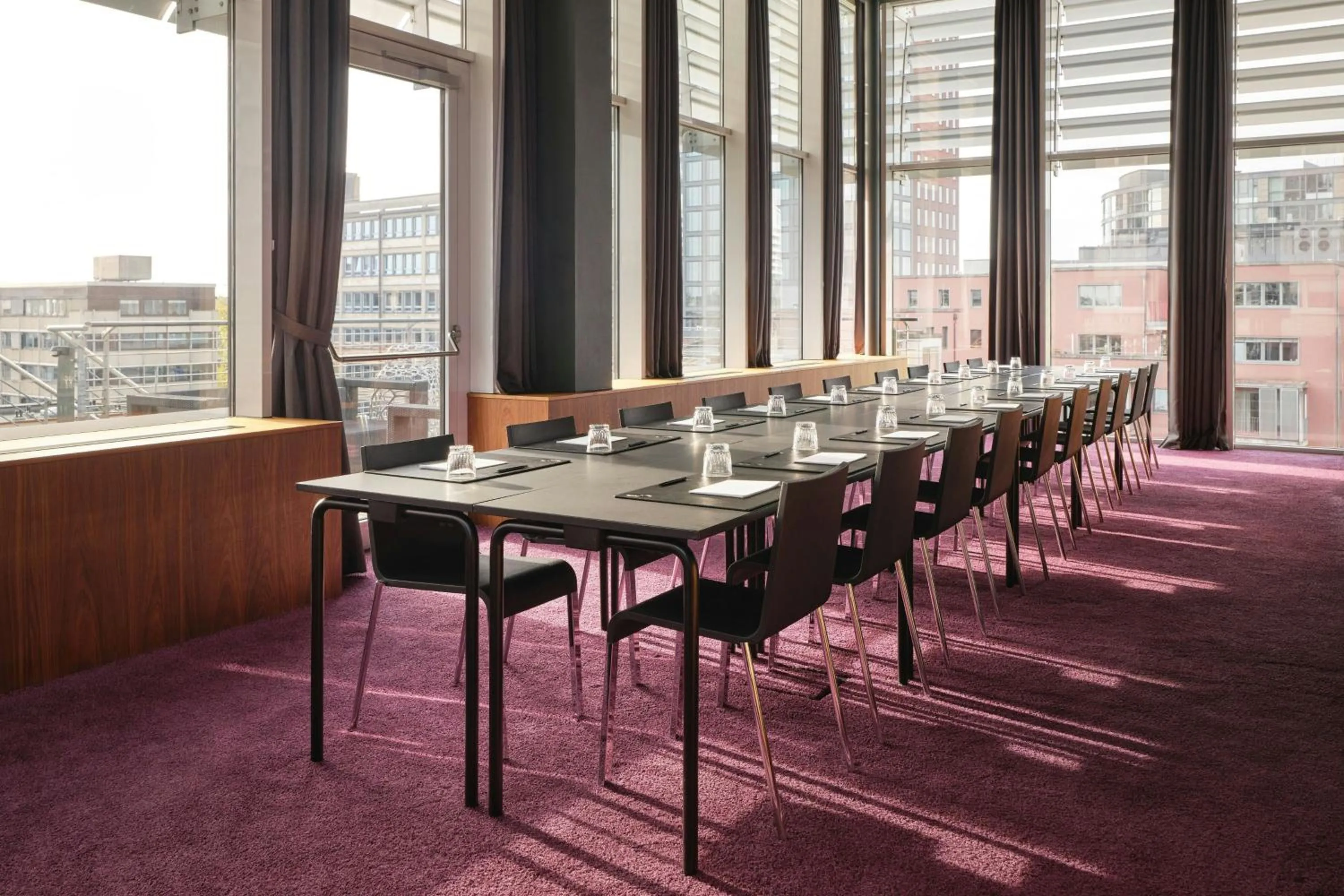 Meeting/conference room in Roomers Frankfurt Central, Autograph Collection