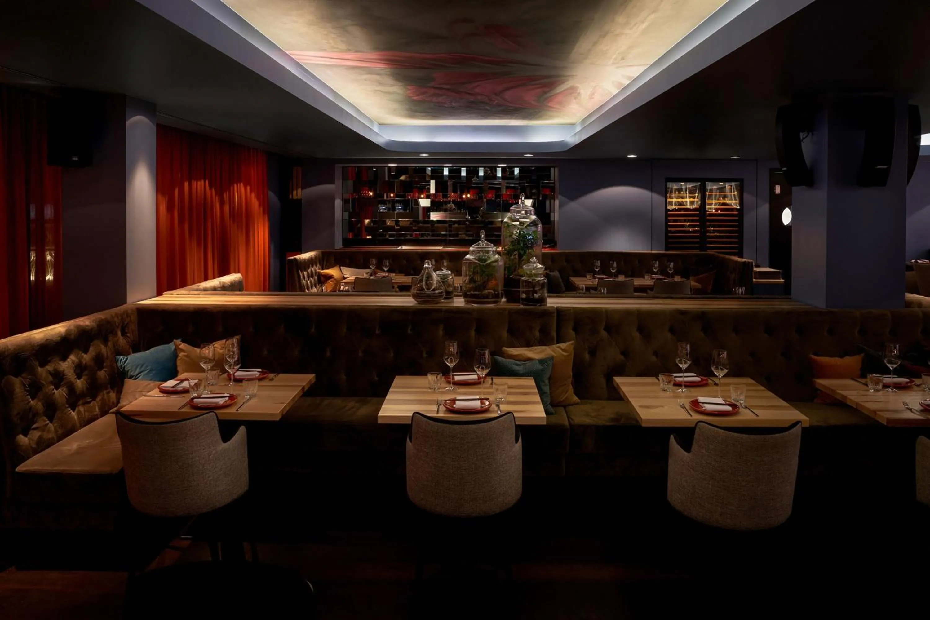 Restaurant/places to eat in Roomers Frankfurt Central, Autograph Collection