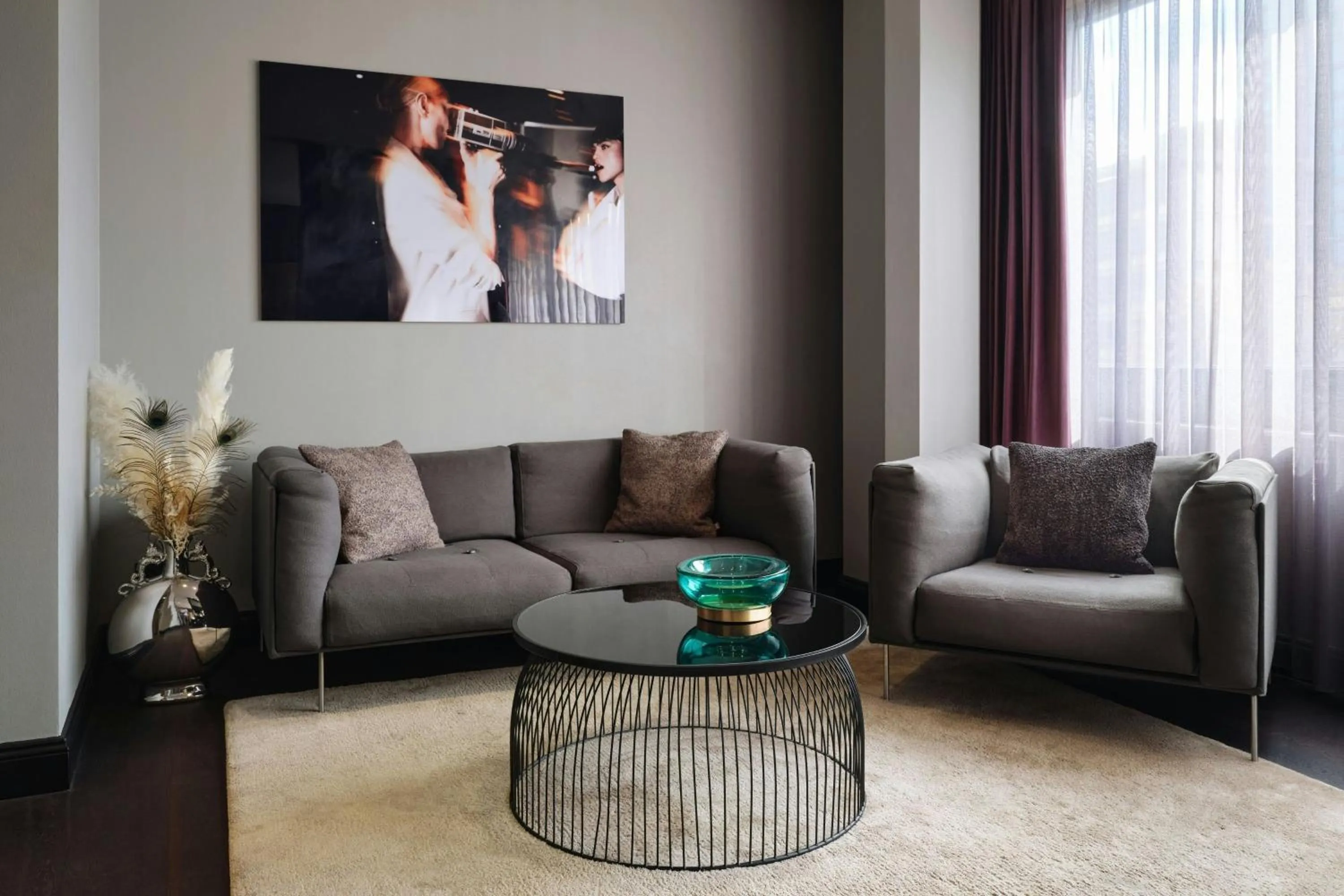 Photo of the whole room in Roomers Frankfurt Central, Autograph Collection