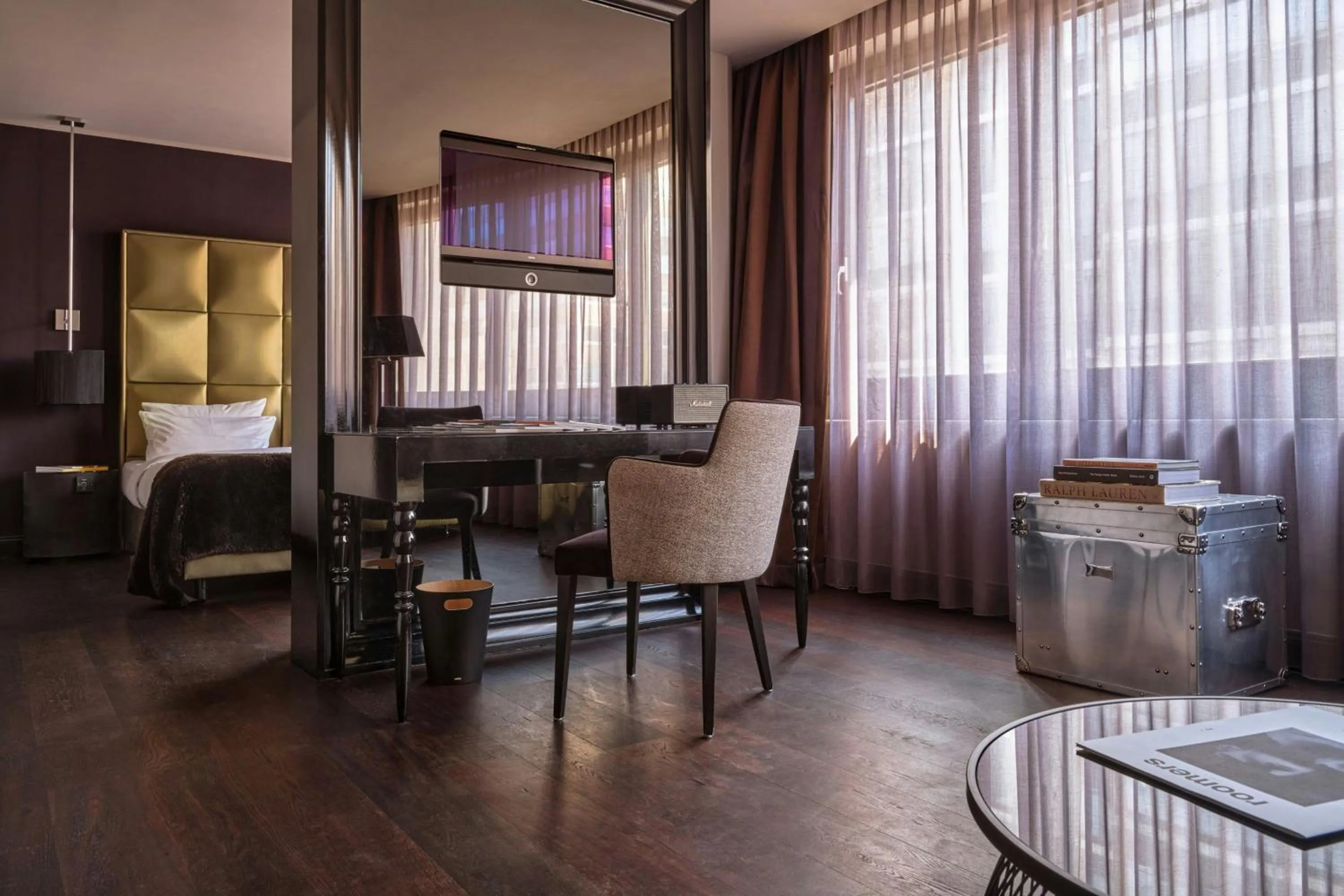 Bedroom in Roomers Frankfurt Central, Autograph Collection