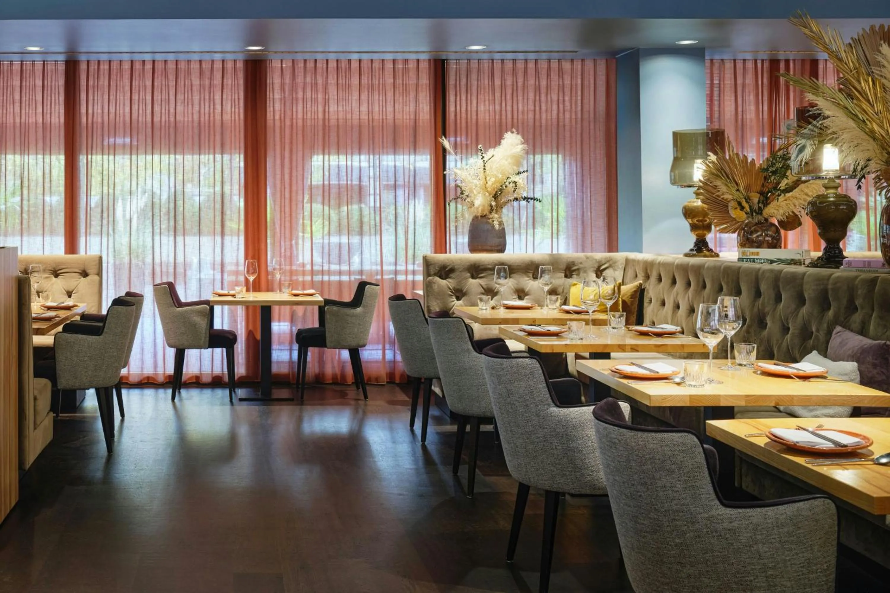 Restaurant/places to eat in Roomers Frankfurt Central, Autograph Collection