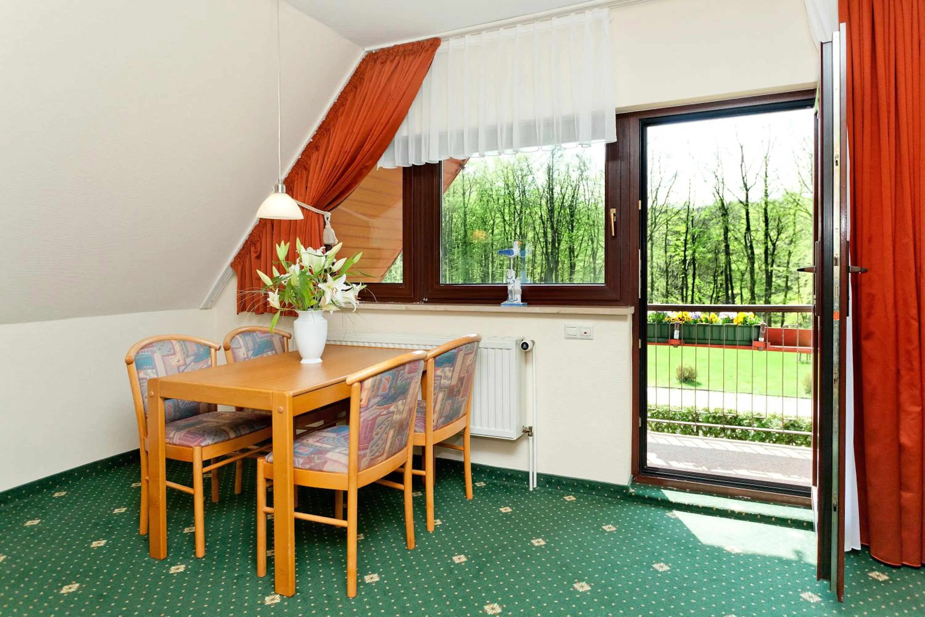 Photo of the whole room in Restaurant & Hotel Baumhaus Hagen