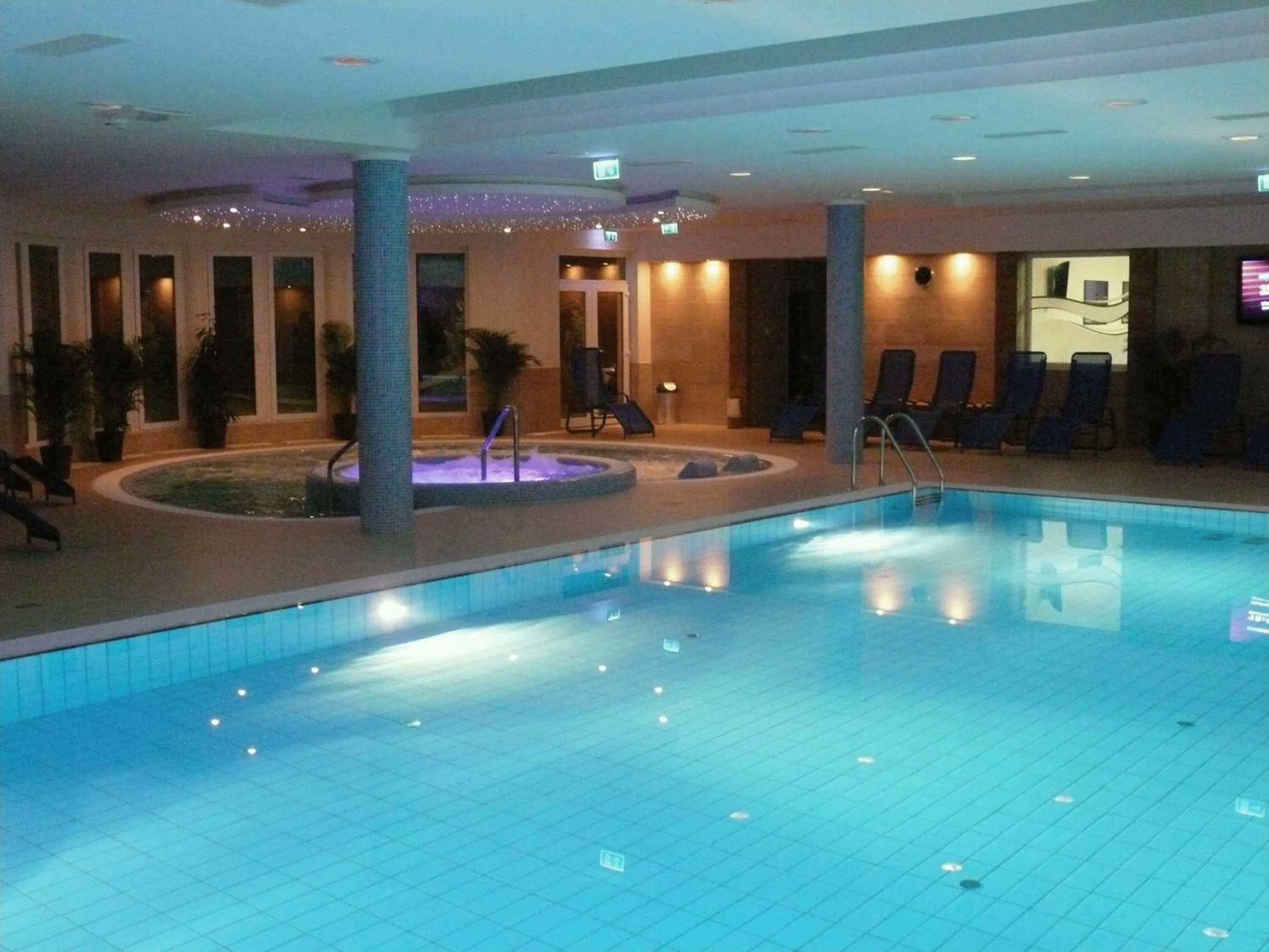 Swimming pool in Garden Hotel Wellness és Konferencia