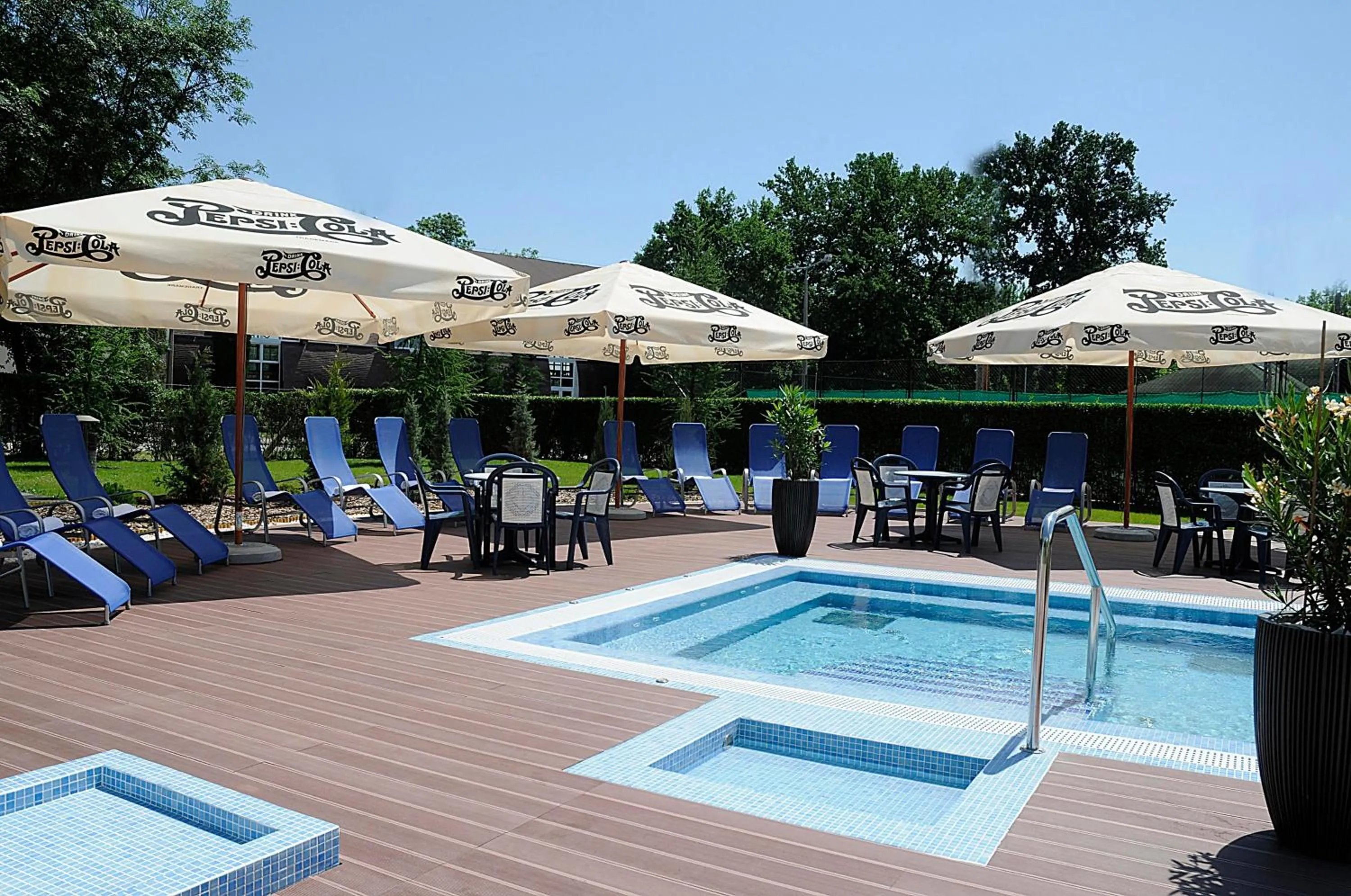 Swimming pool in Garden Hotel Wellness és Konferencia