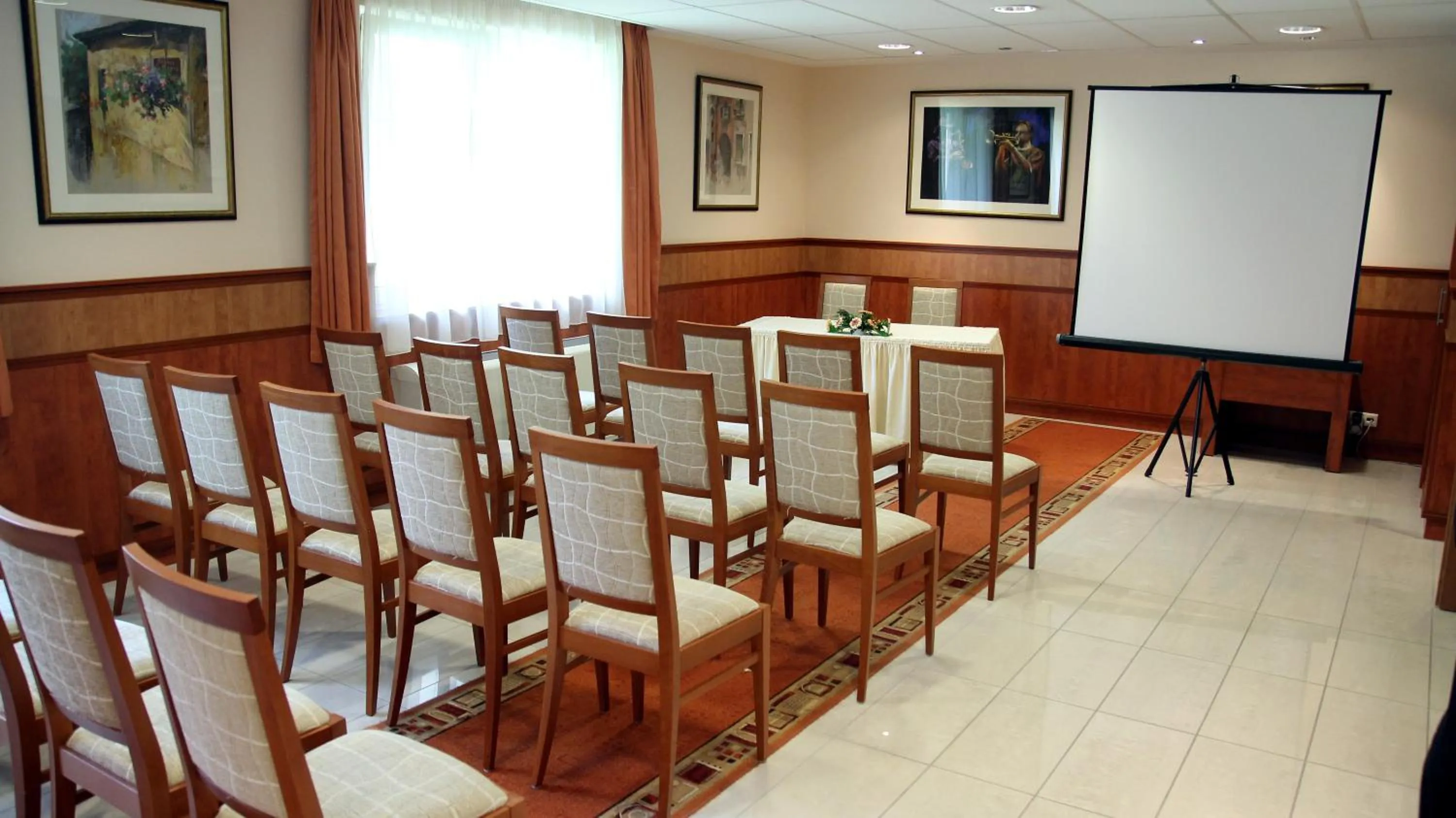 Business facilities in Garden Hotel Wellness és Konferencia