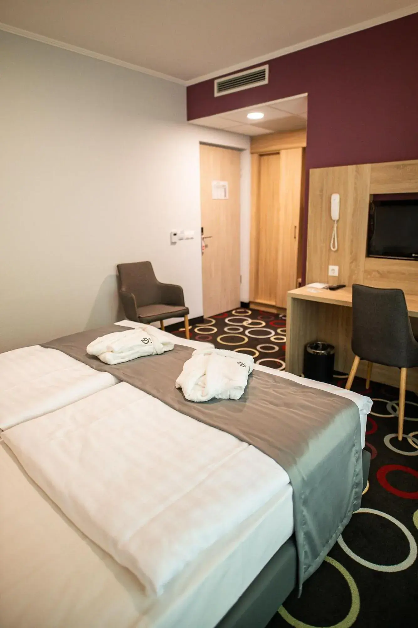 Superior Double or Twin Room - single occupancy in Garden Hotel Wellness és Konferencia Superior Double or Twin Room - single occupancy in Garden Hotel Wellness és Konferencia