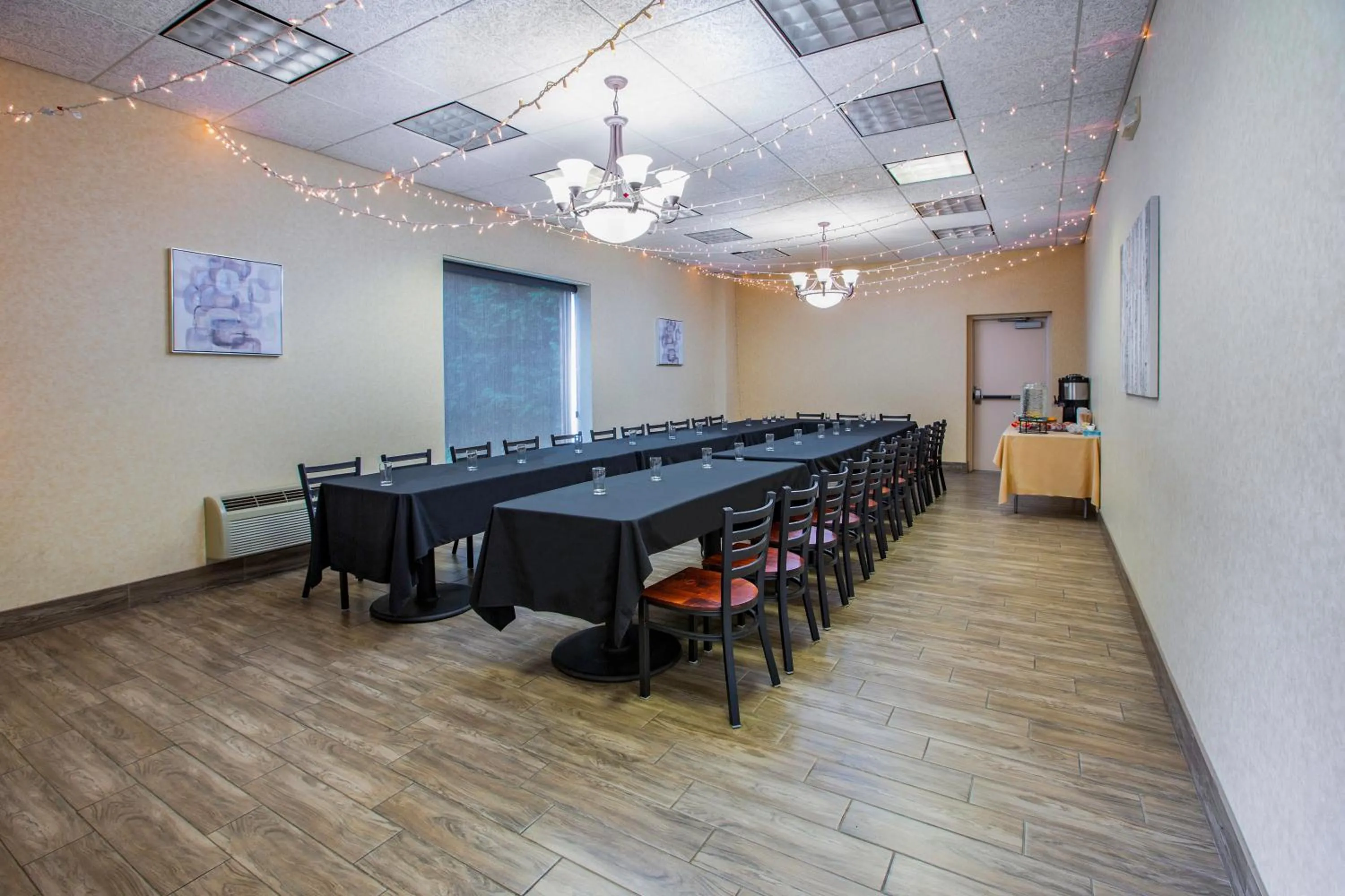 Meeting/conference room in Days Inn by Wyndham Sudbury & Conference Centre