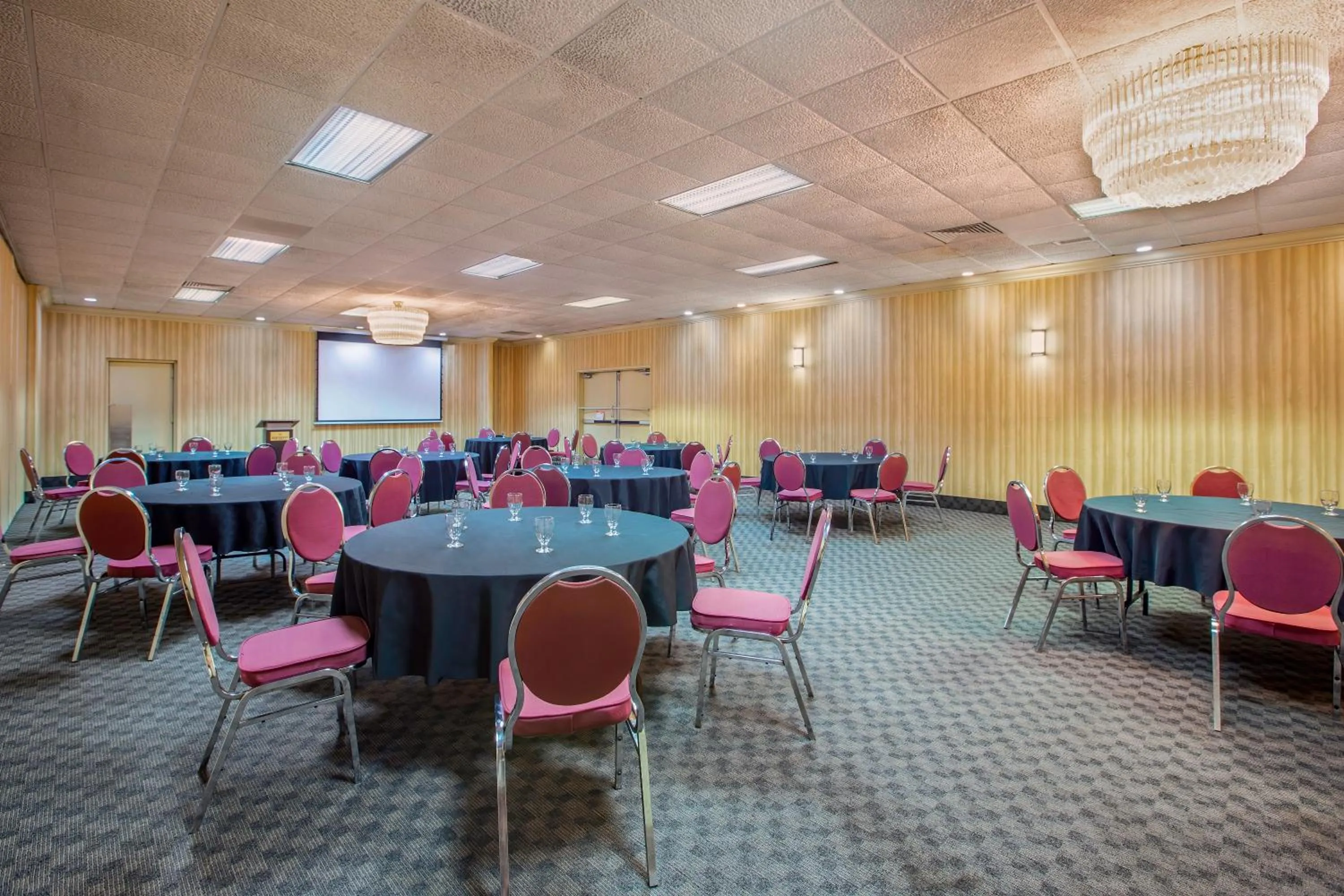 Meeting/conference room in Days Inn by Wyndham Sudbury & Conference Centre