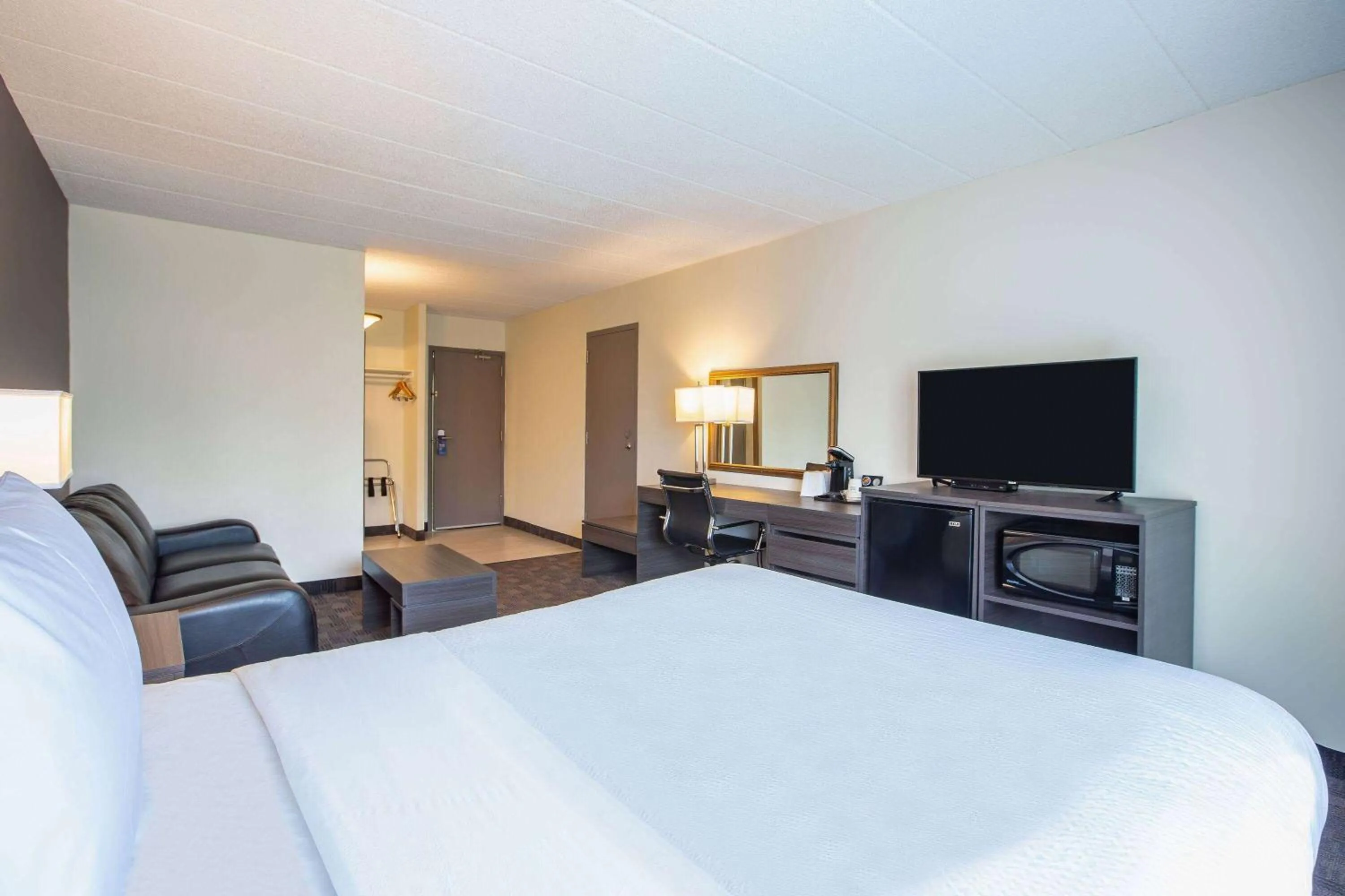 Bed in Days Inn by Wyndham Sudbury & Conference Centre