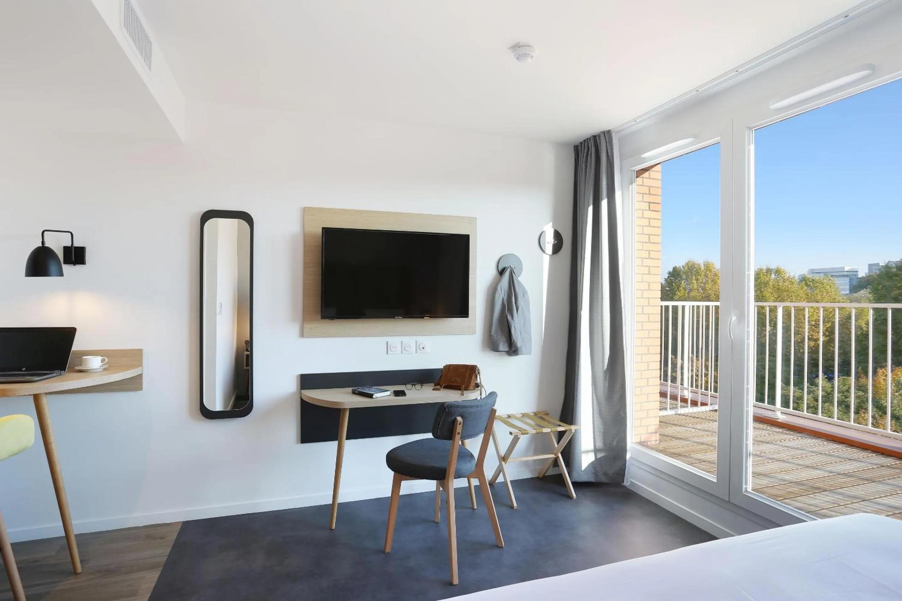 Seating area, Bed in Appart Hotel Odalys City Toulouse Centre Compans Caffarelli