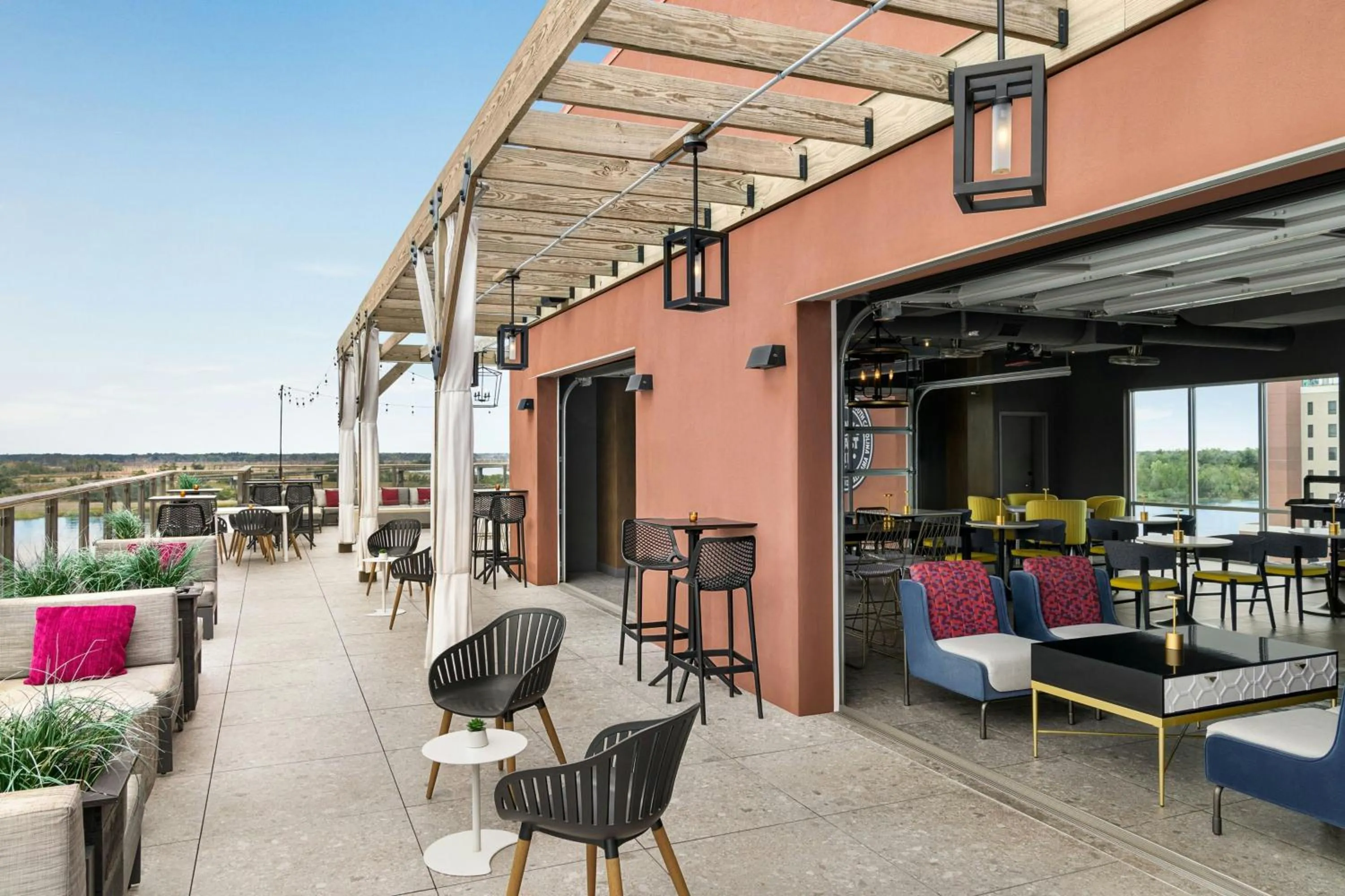Restaurant/places to eat in Aloft Wilmington at Coastline Center