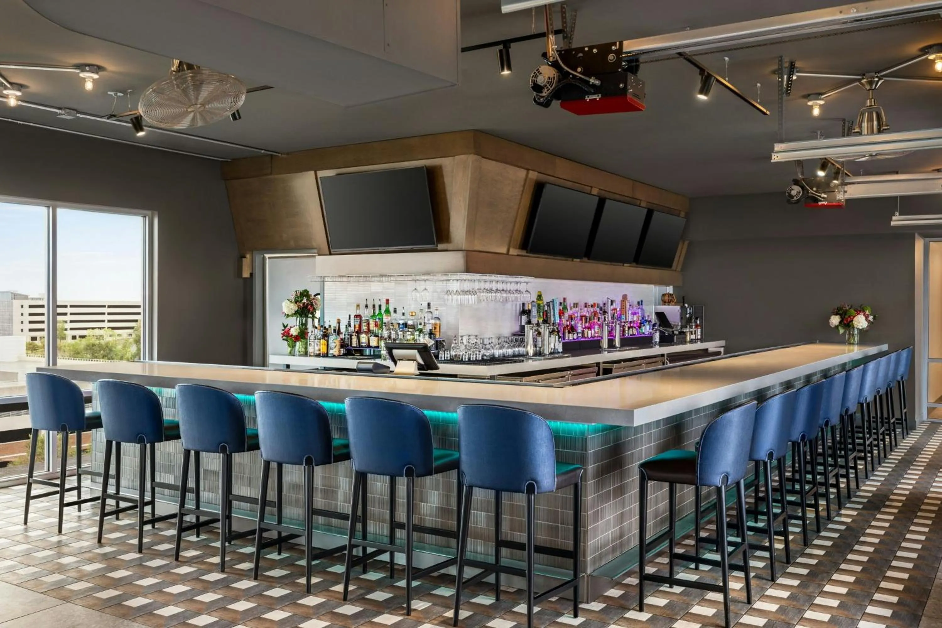 Lounge or bar in Aloft Wilmington at Coastline Center