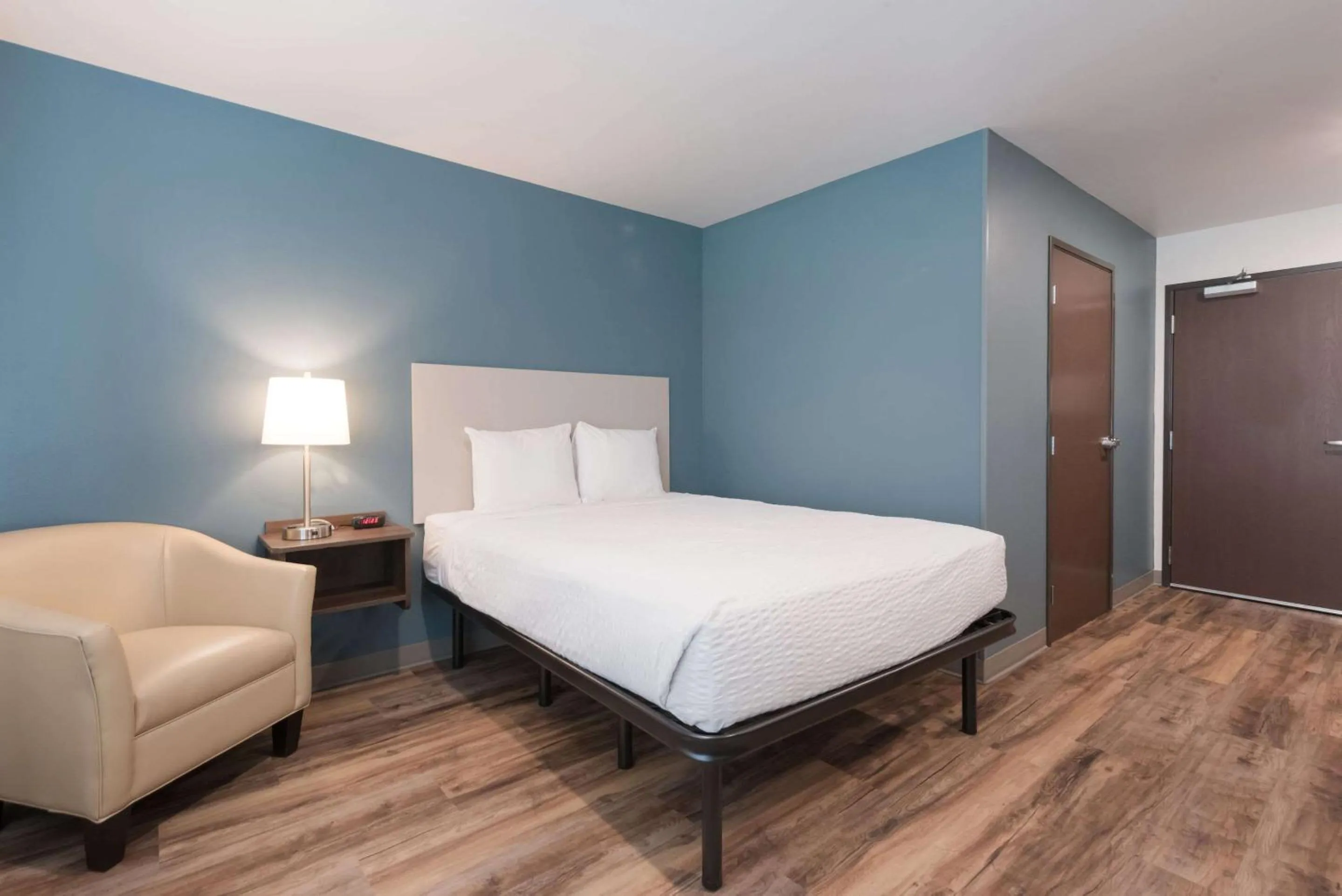 Bedroom, Bed in WoodSpring Suites Philadelphia Northeast