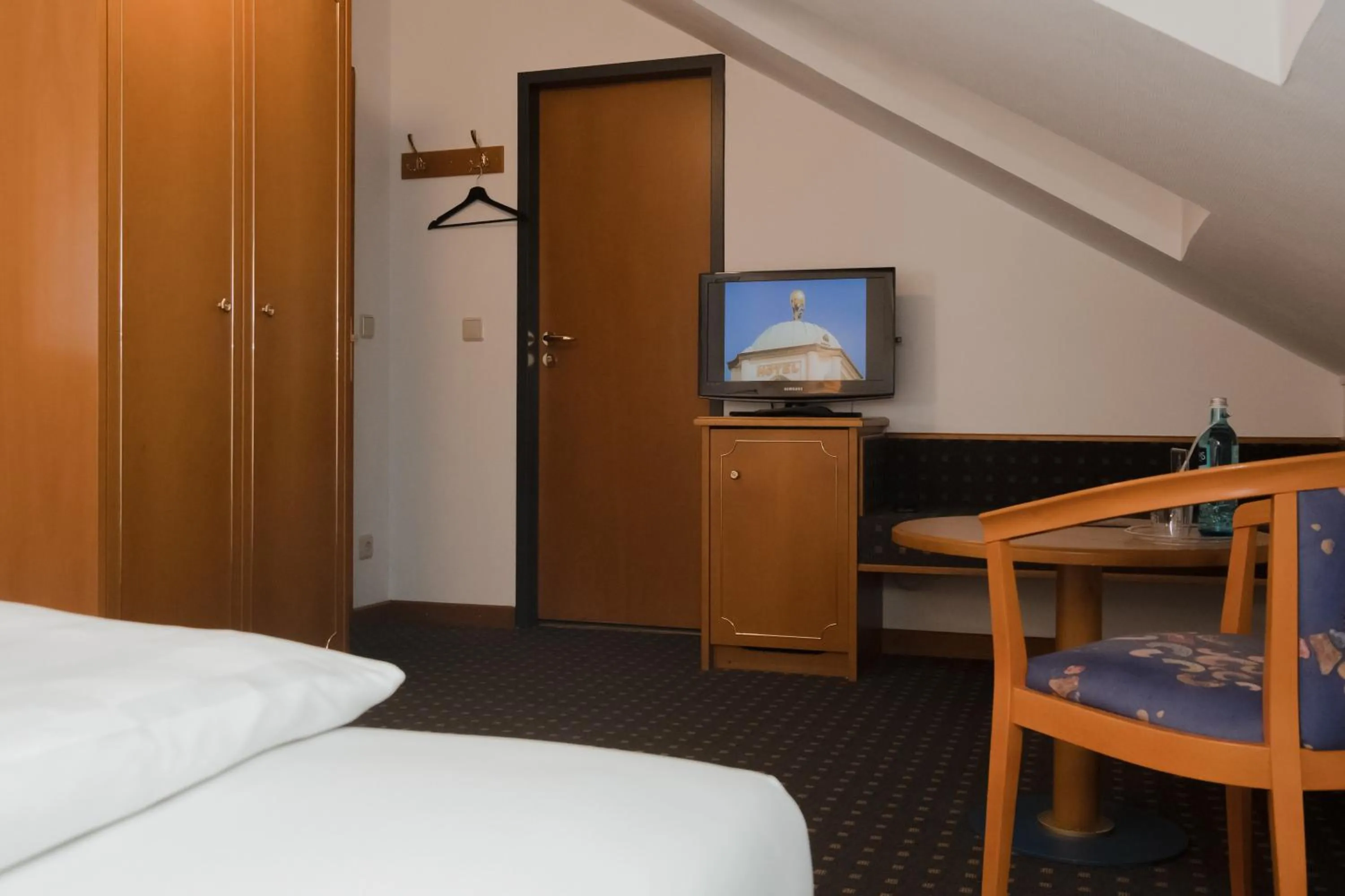 TV and multimedia, Bed in Hotel Alekto