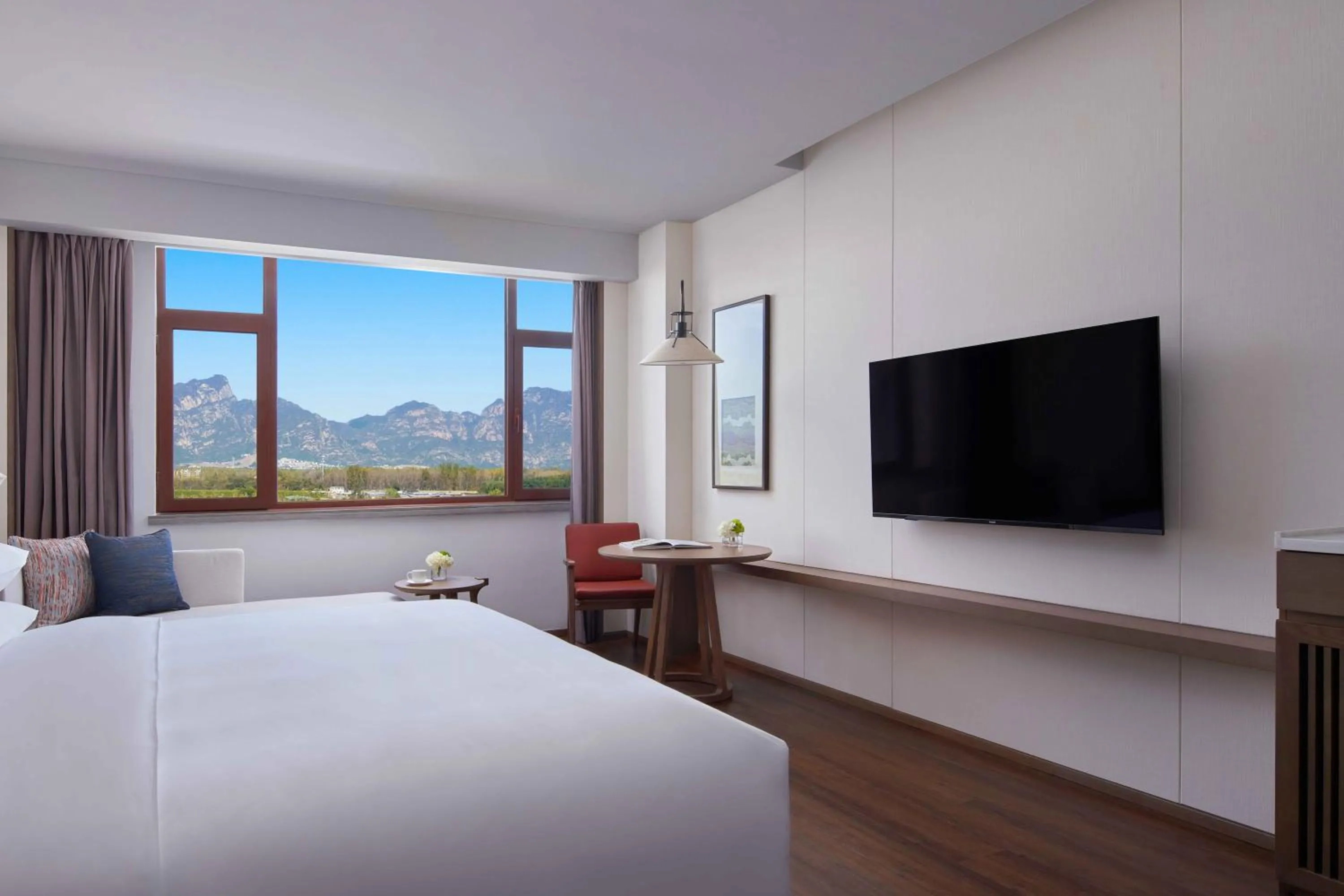 Mountain view, Bed in Beijing Marriott Hotel Yanqing