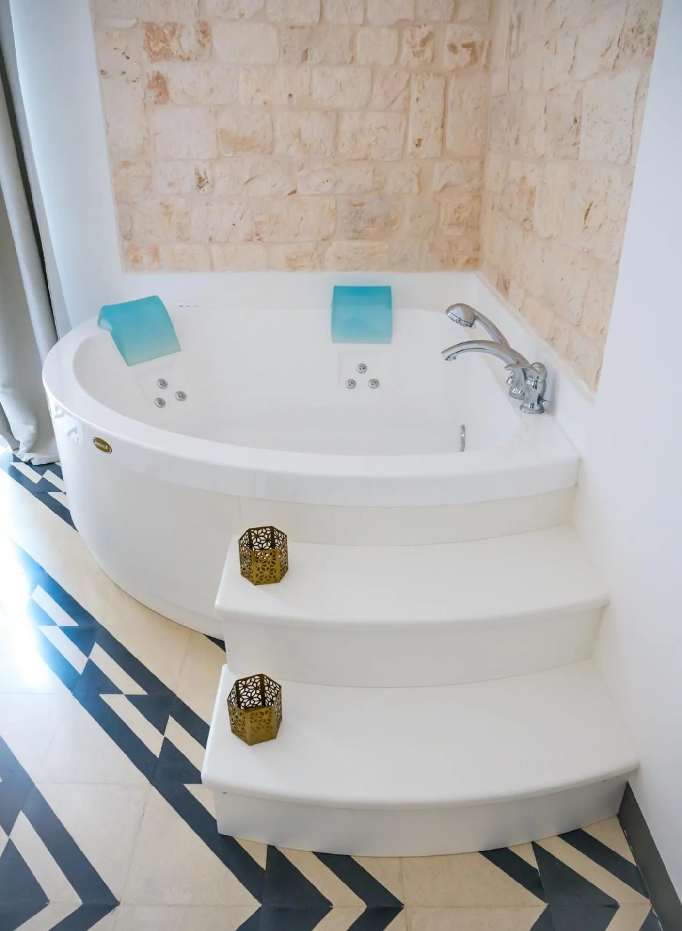 Hot Tub in Villa Aurelia Suites and Apartments