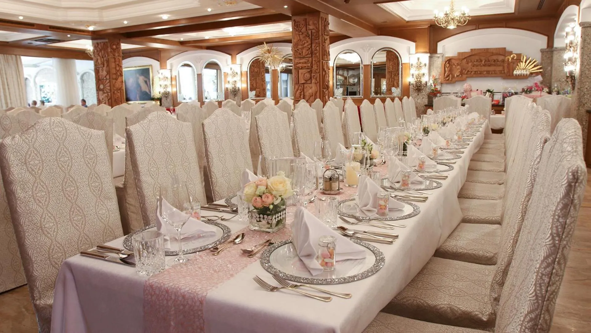 Restaurant/places to eat in Hotel Purner