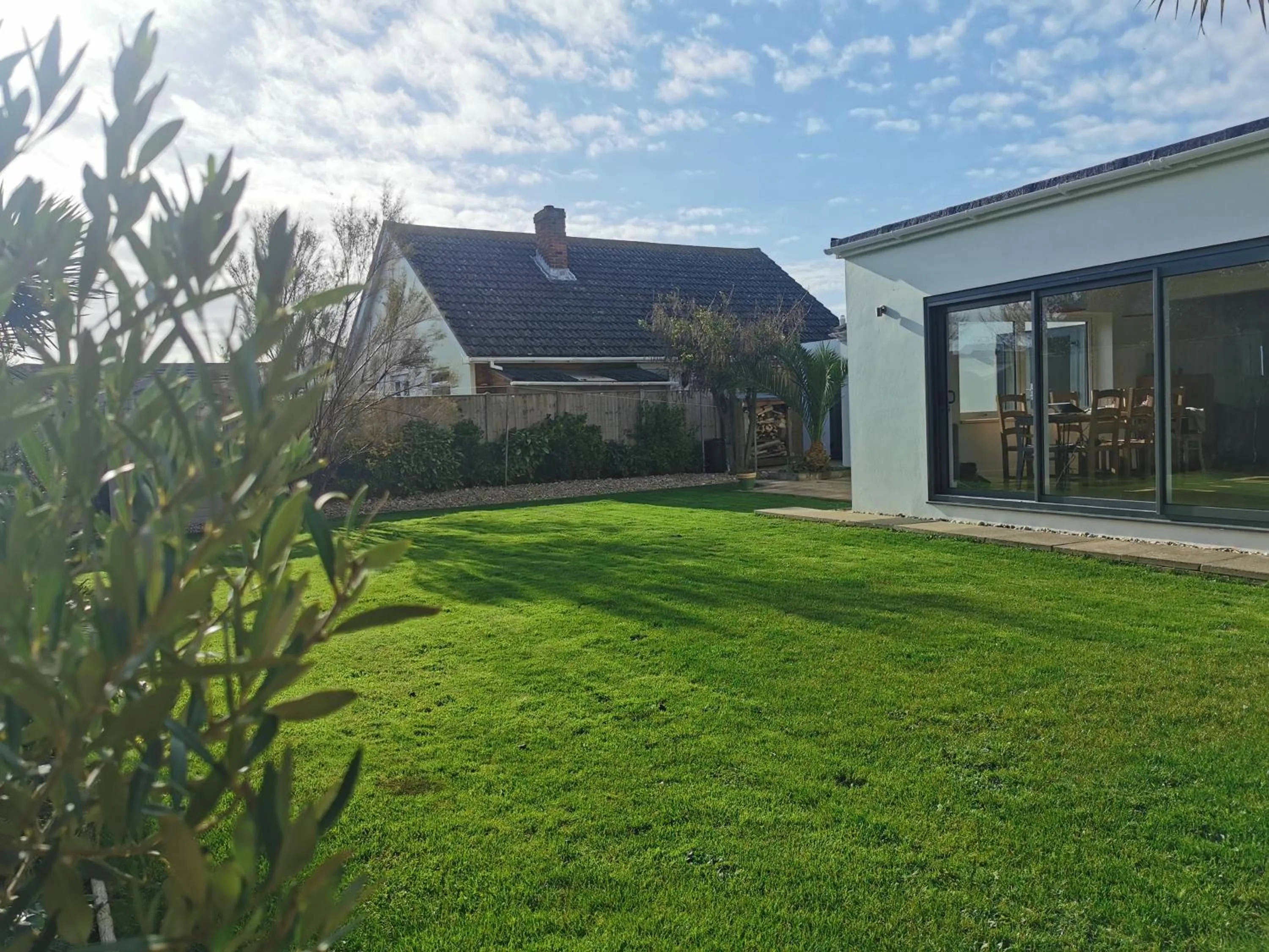 Garden in Iona 4 bed luxury in the heart of Bracklesham Bay