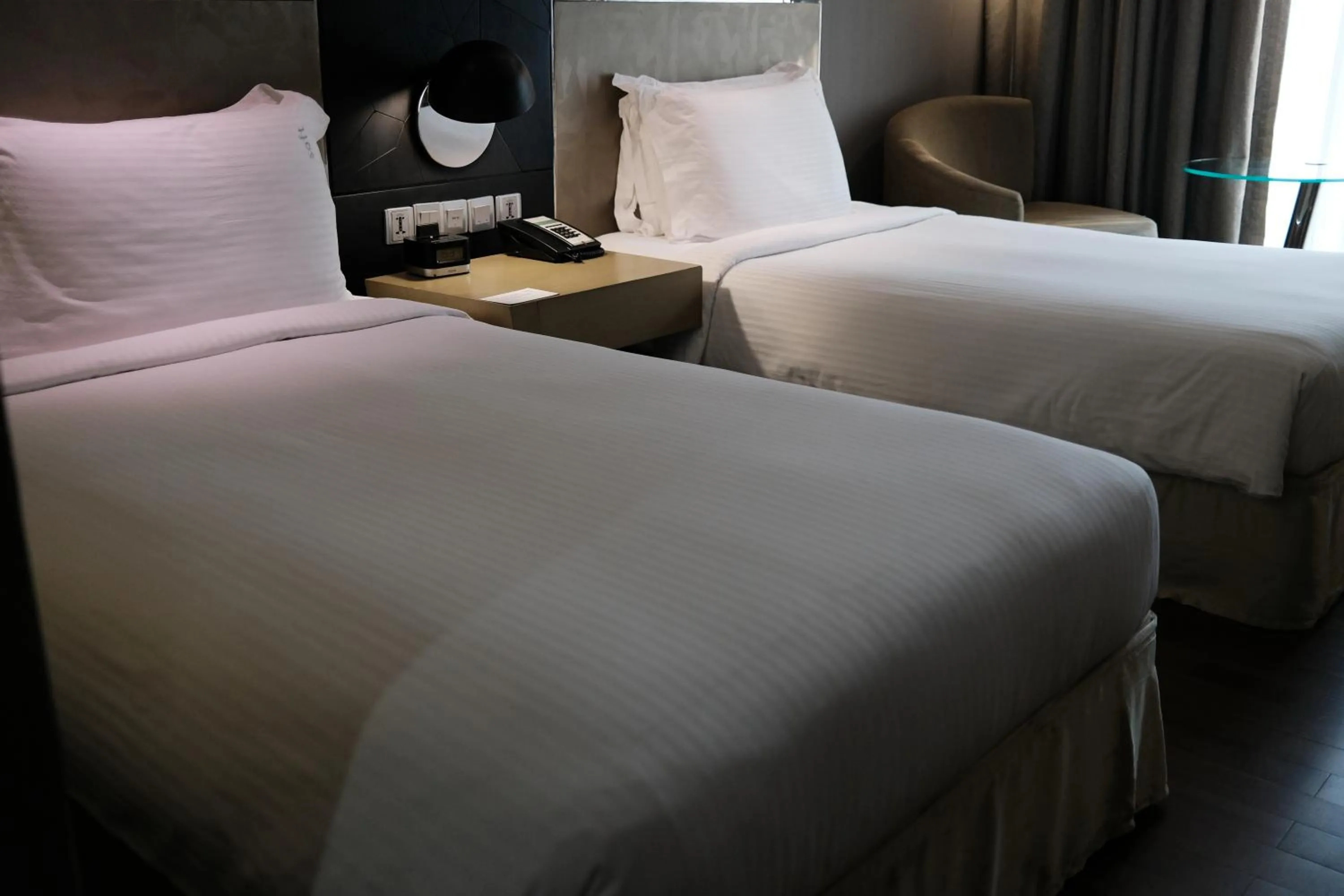 Bed in Holiday Inn New Delhi Aerocity by IHG