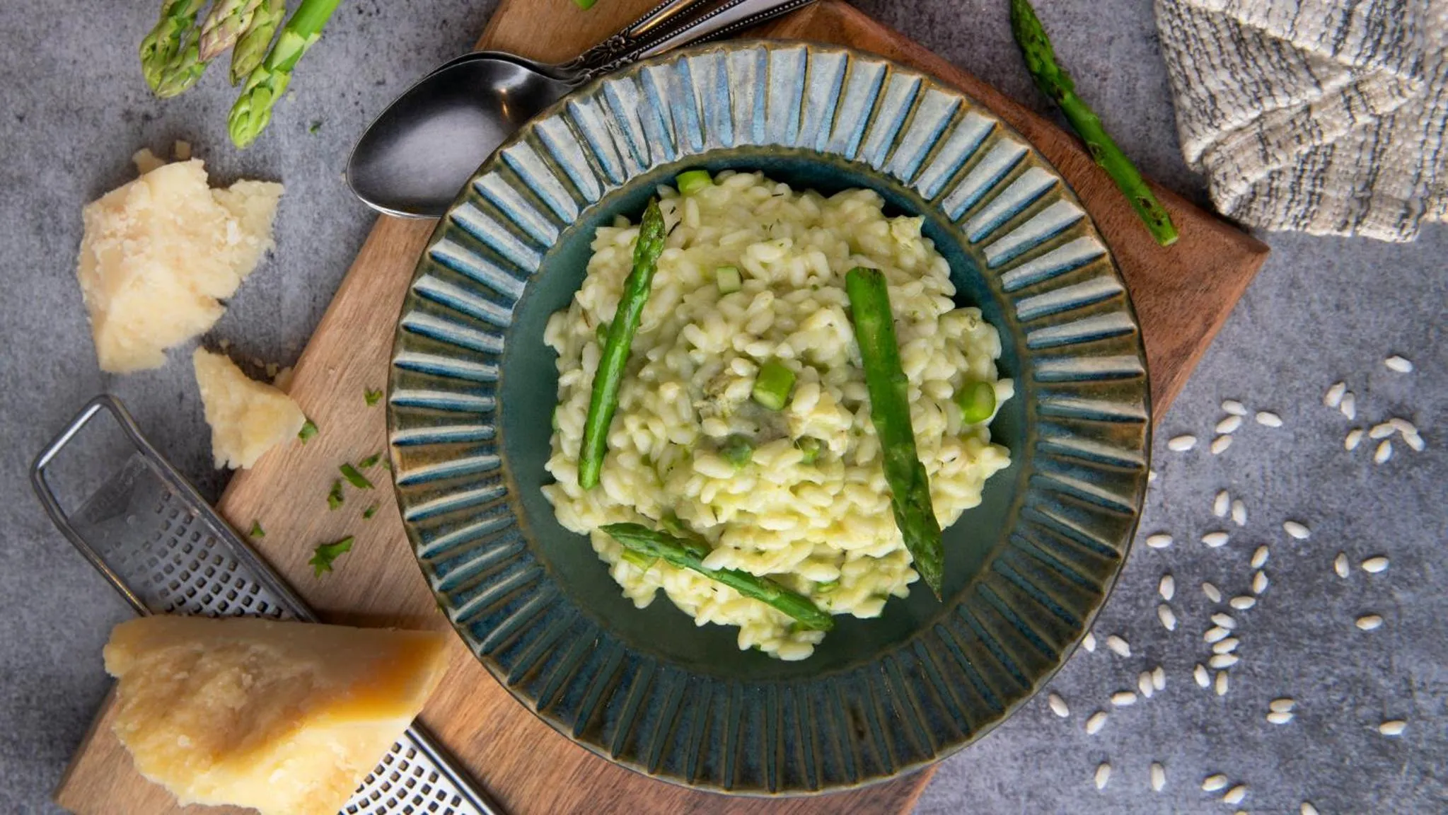 Restaurant/places to eat in Holiday Inn New Delhi Aerocity by IHG