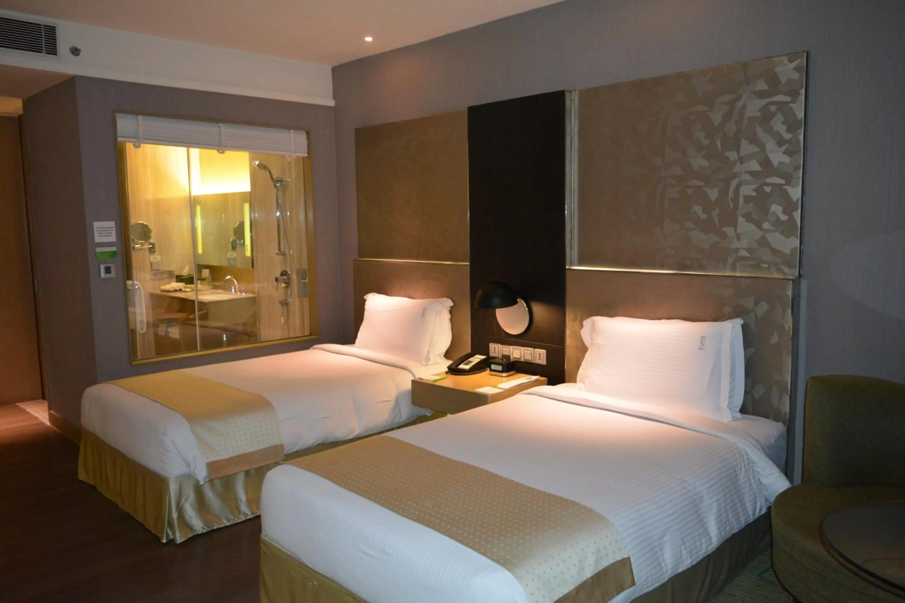 Bed in Holiday Inn New Delhi Aerocity by IHG