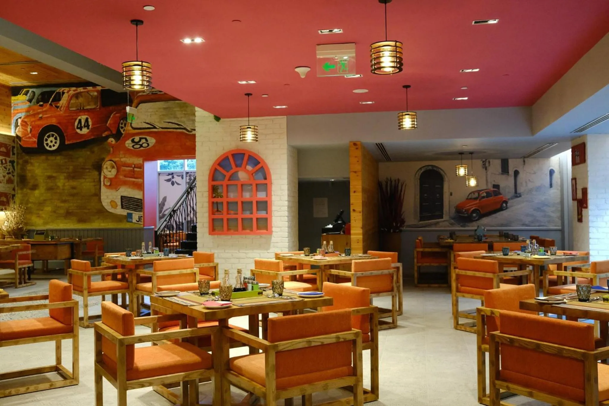 Restaurant/places to eat in Holiday Inn New Delhi Aerocity by IHG