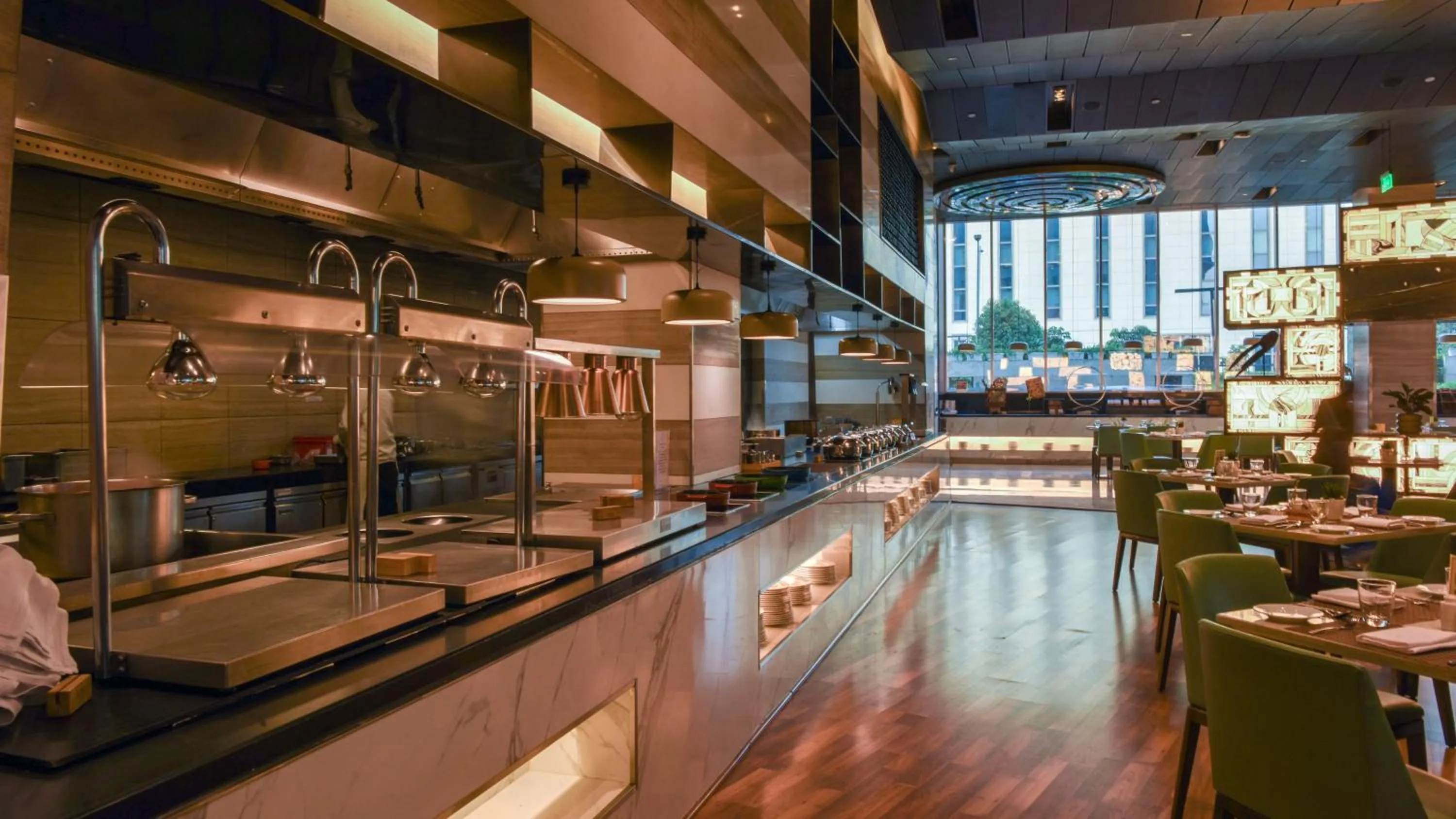 Restaurant/places to eat in Holiday Inn New Delhi Aerocity by IHG