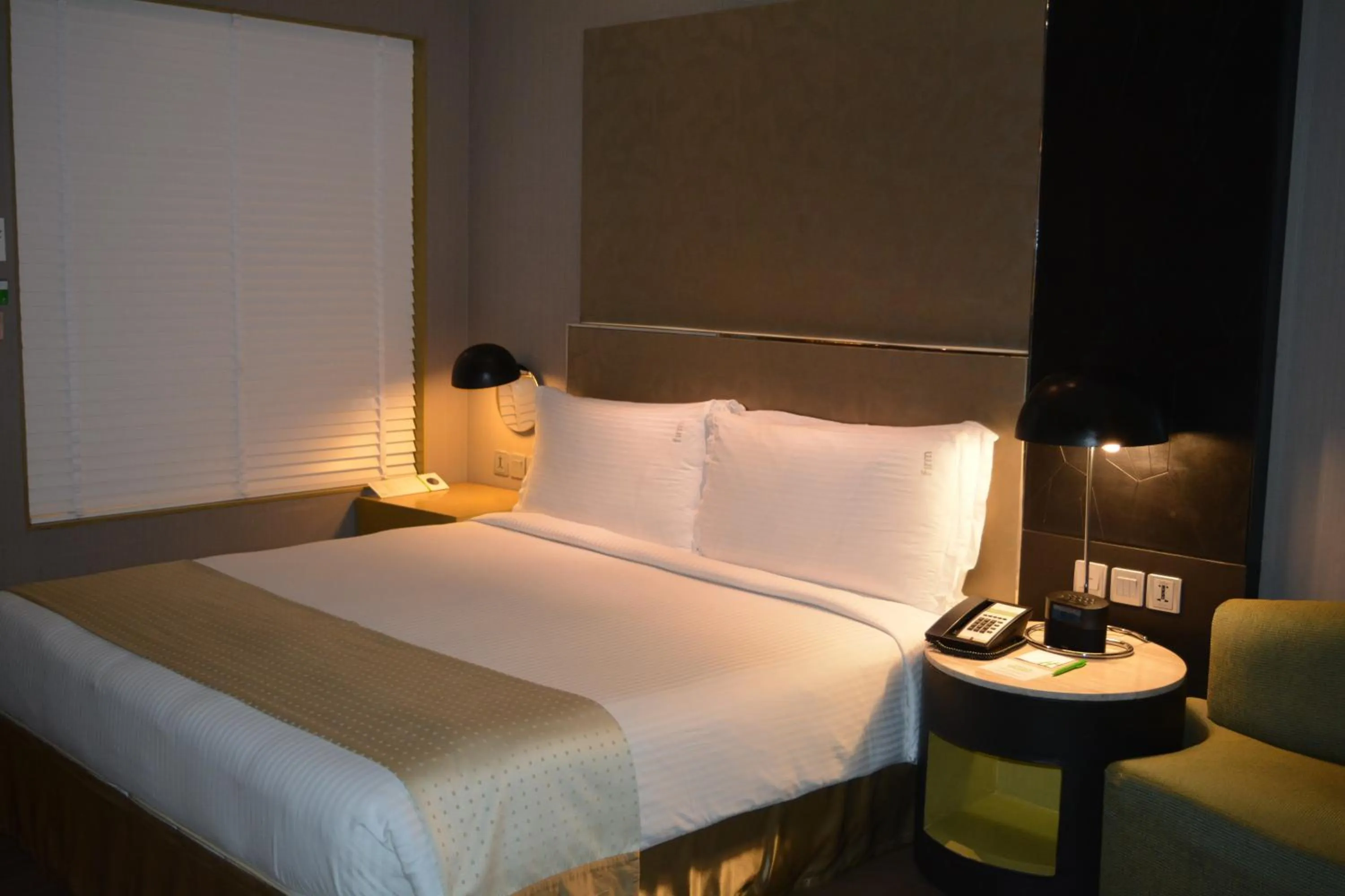 Bed in Holiday Inn New Delhi Aerocity by IHG