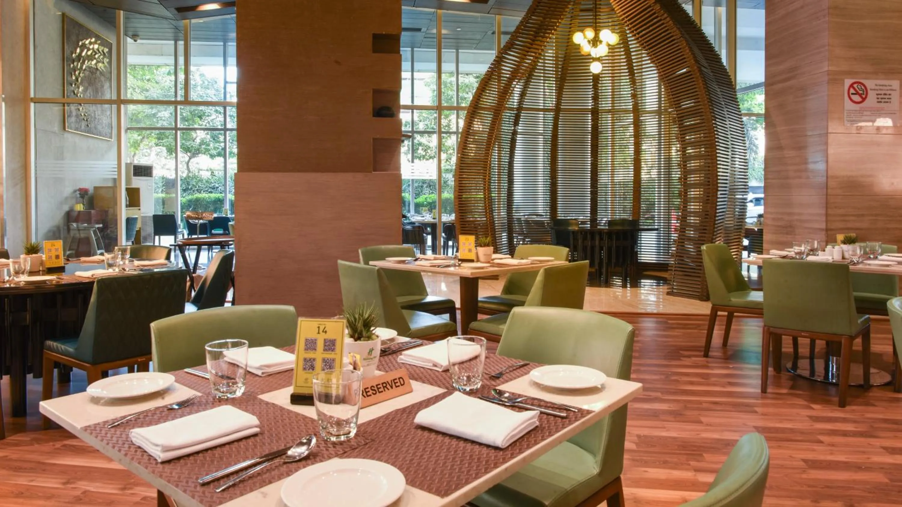 Restaurant/places to eat in Holiday Inn New Delhi Aerocity by IHG