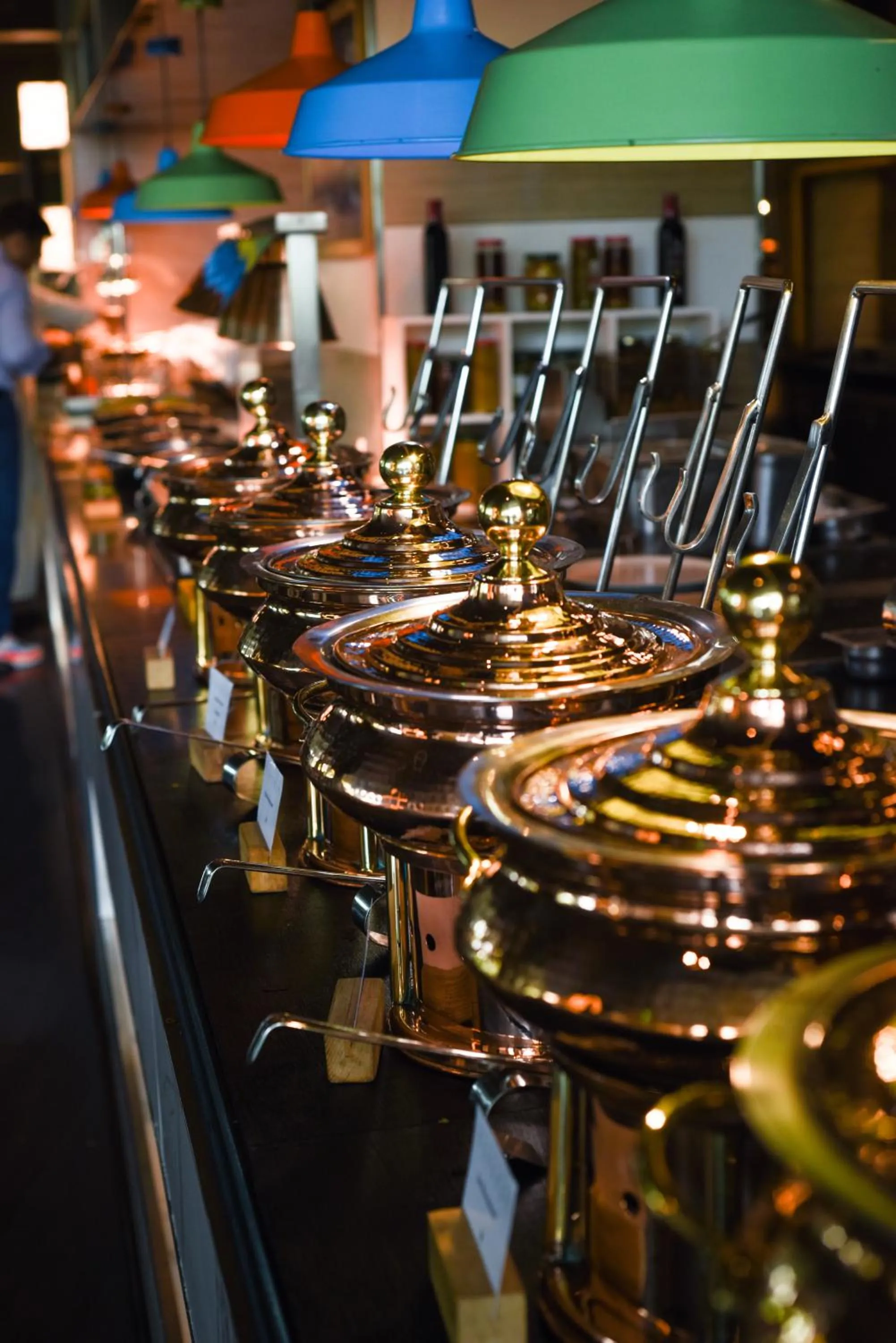 Restaurant/places to eat in Holiday Inn New Delhi Aerocity by IHG