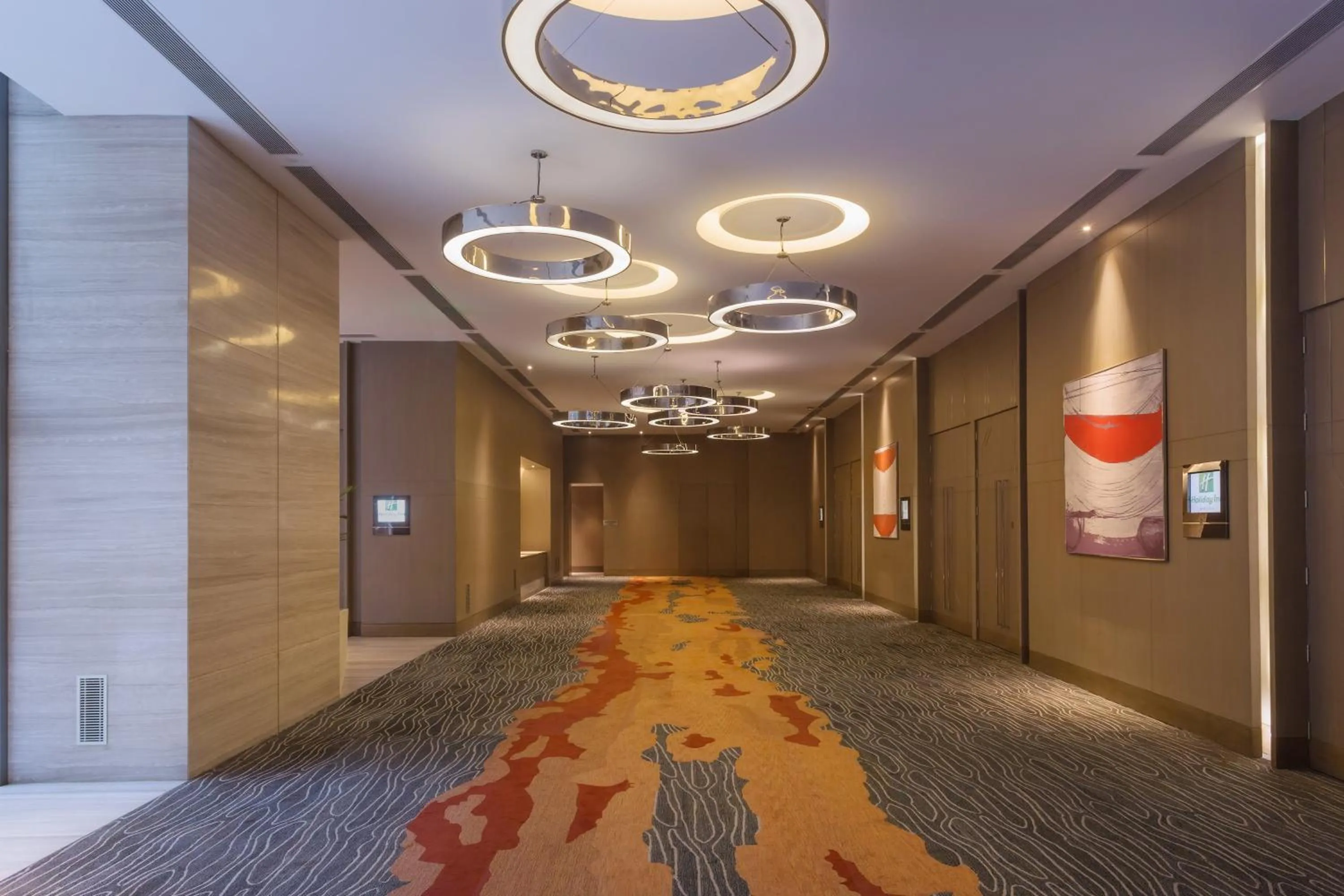 Lobby or reception in Holiday Inn New Delhi Aerocity by IHG